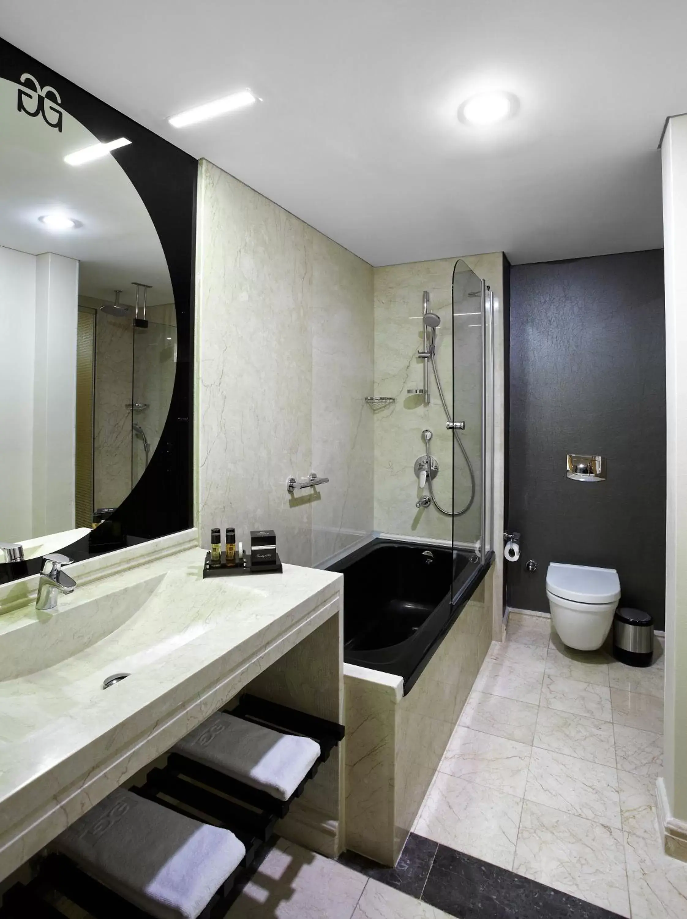 Shower, Bathroom in Istanbul Gonen Hotel