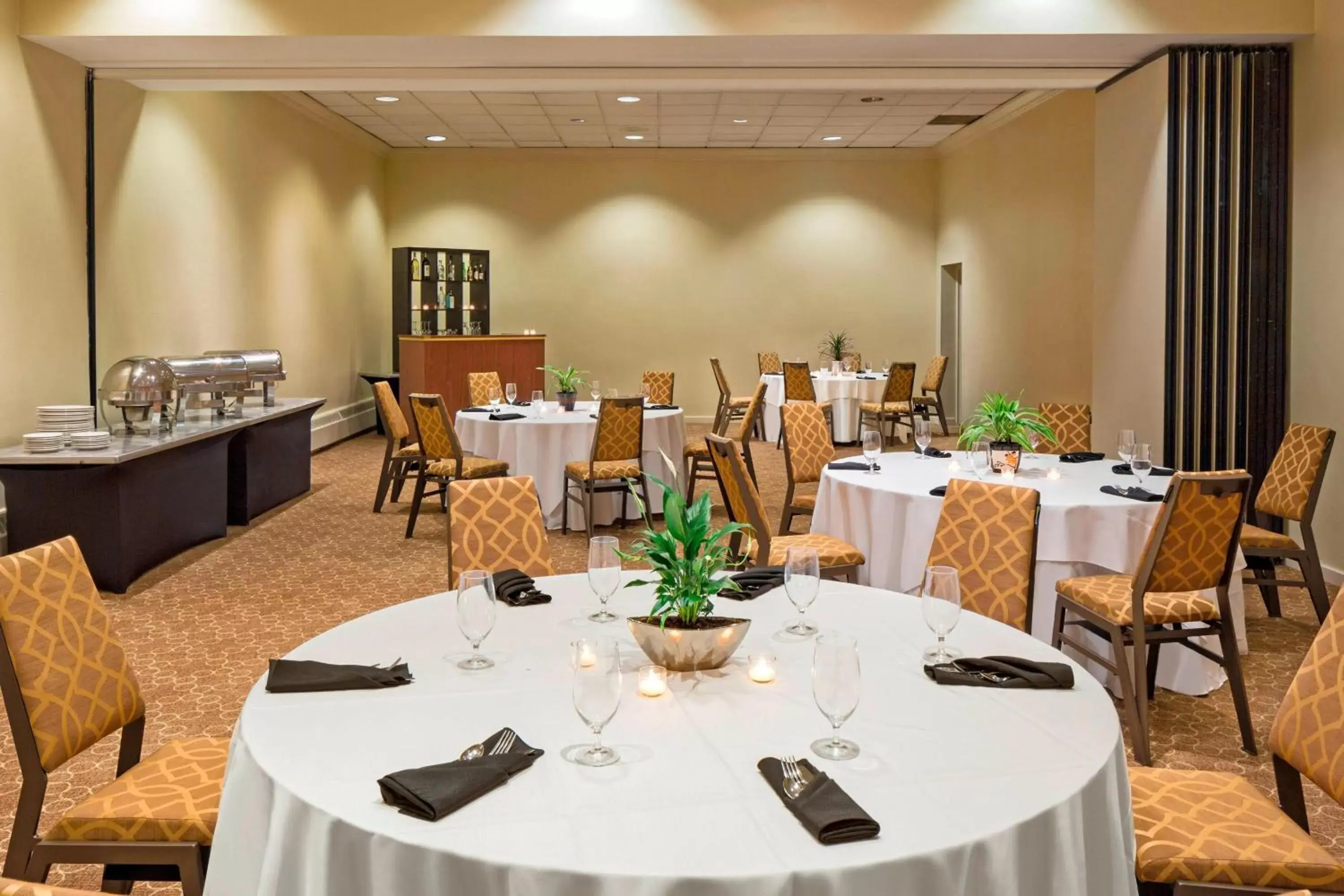 Meeting/conference room, Restaurant/Places to Eat in Sheraton Harrisburg Hershey Hotel