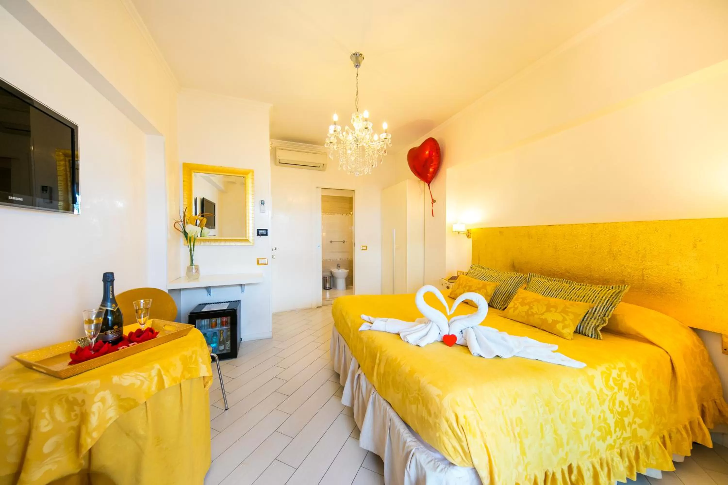 Photo of the whole room, Bed in Suites Roma Tiburtina