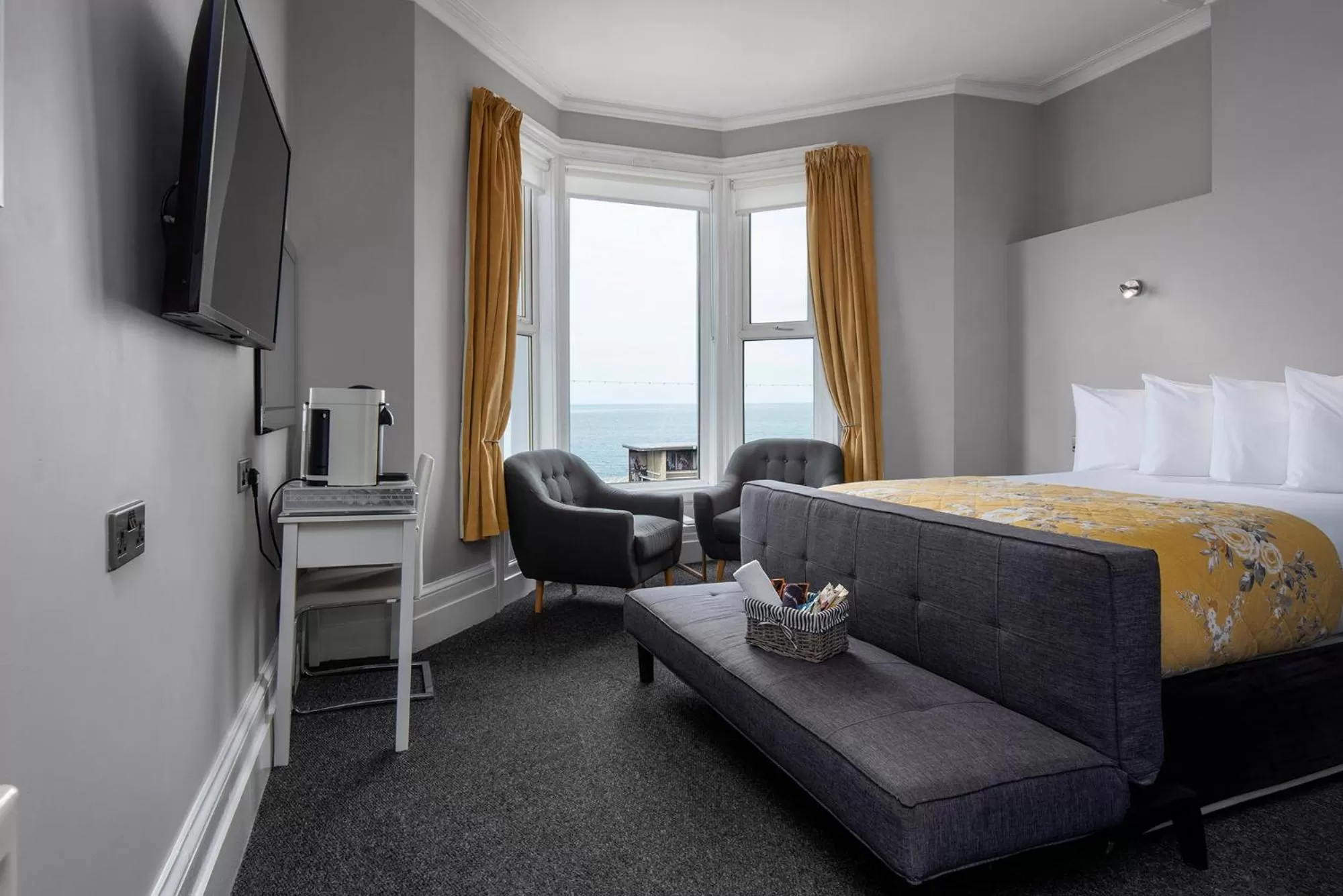 Bedroom, Bed in Pebble House