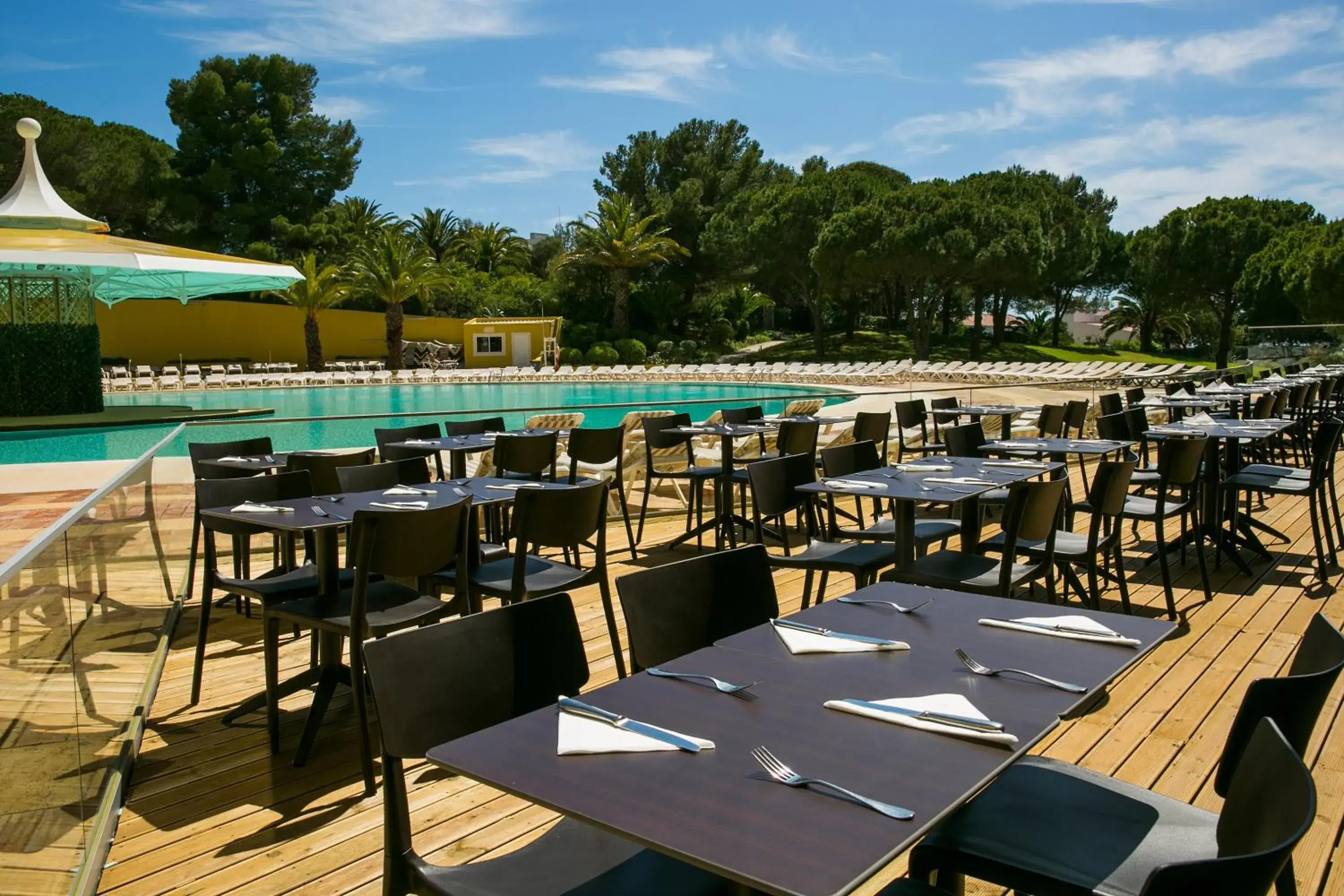 Swimming pool, Restaurant/Places to Eat in Pestana Delfim Beach & Golf Hotel