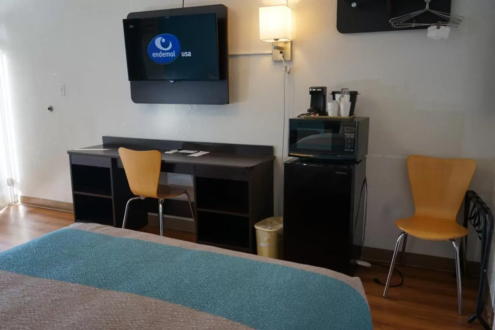 Guests, TV/Entertainment Center in Othello Inn And Suites