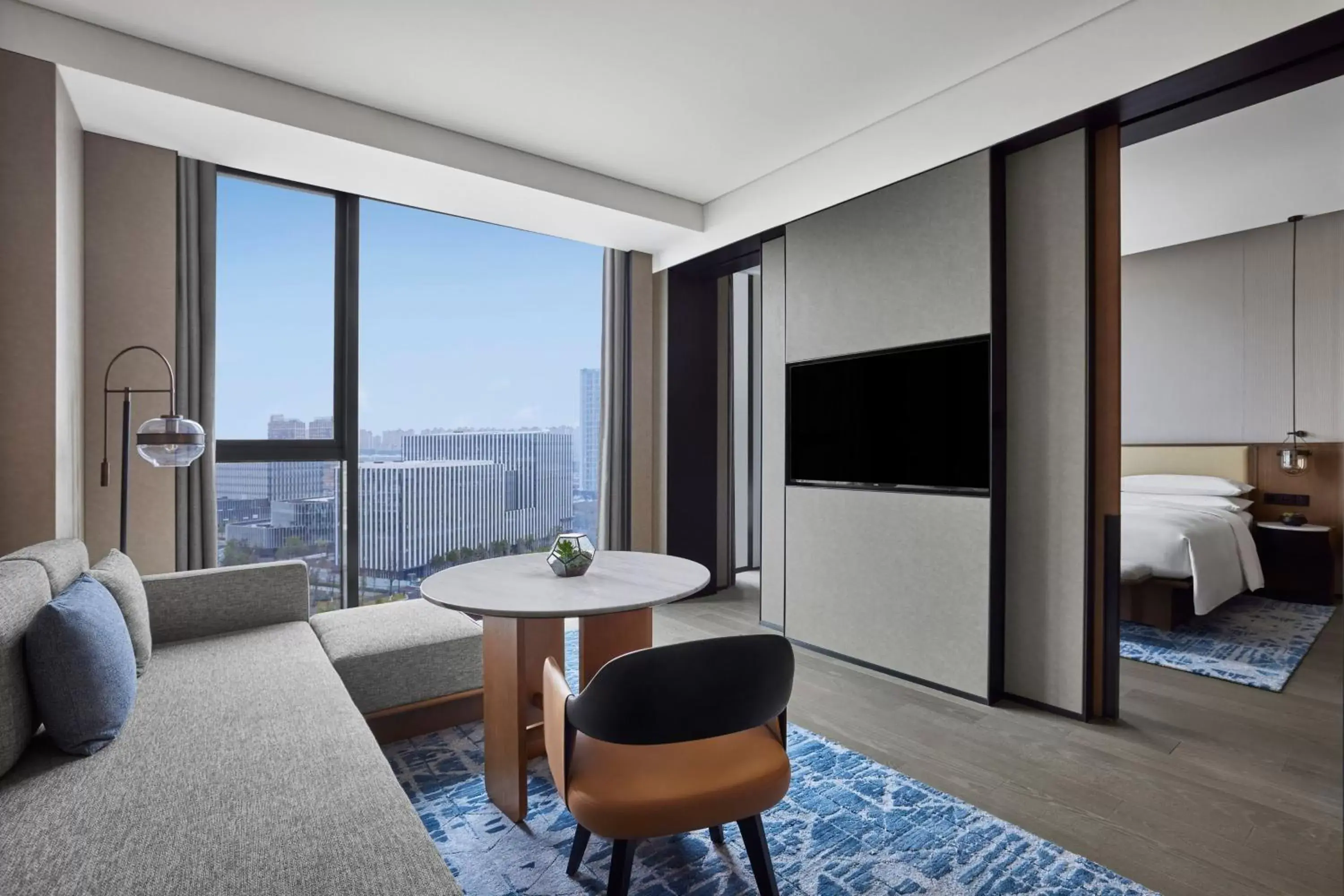 Photo of the whole room, TV/Entertainment Center in Nantong Marriott Hotel