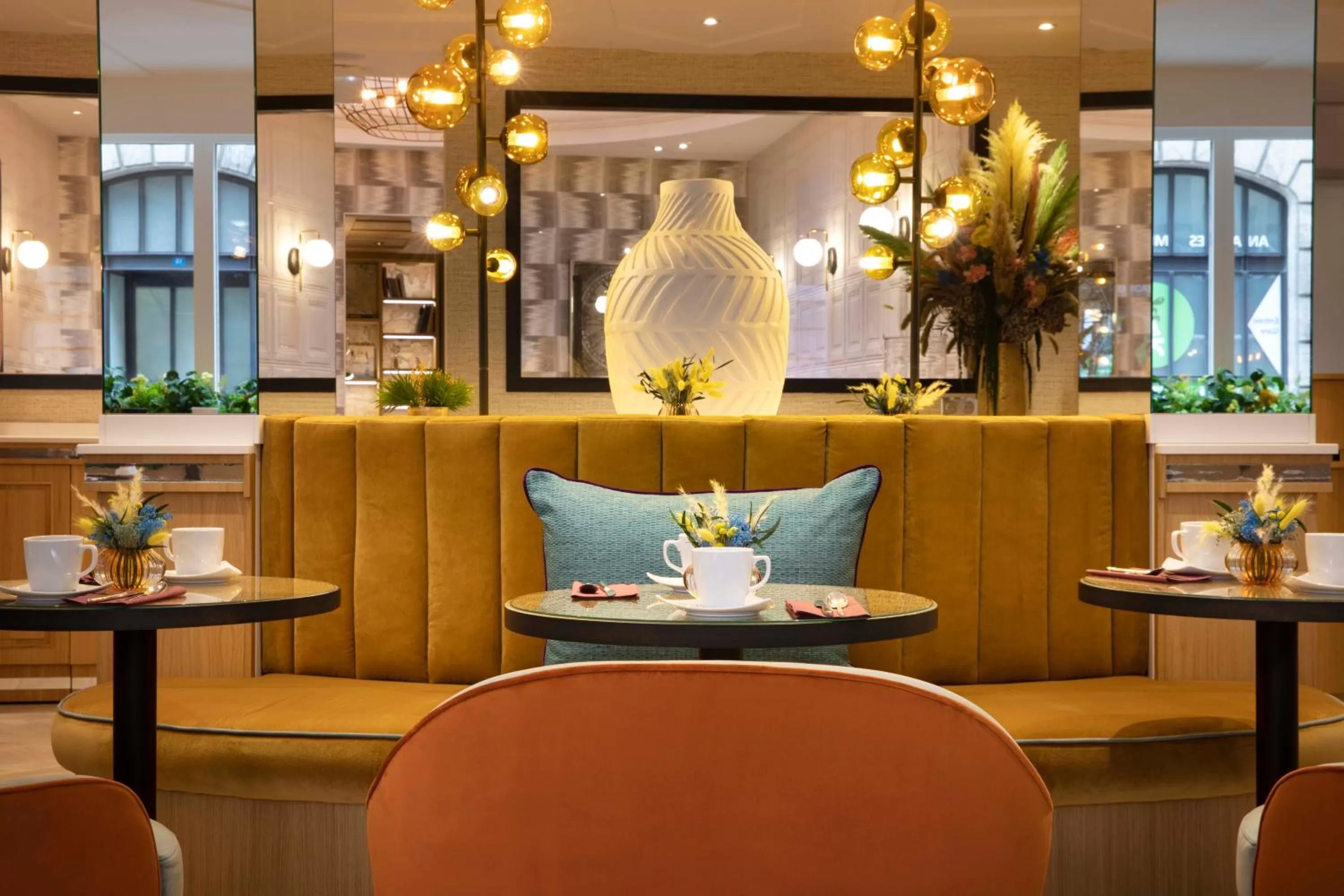 Lounge or bar in Hotel Phileas Lazare & Spa - Opera