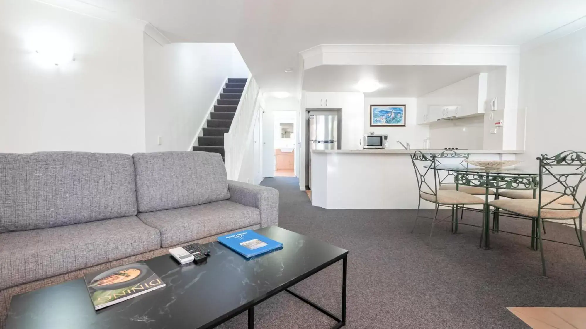 Living room, Seating Area in Burleigh on the Beach