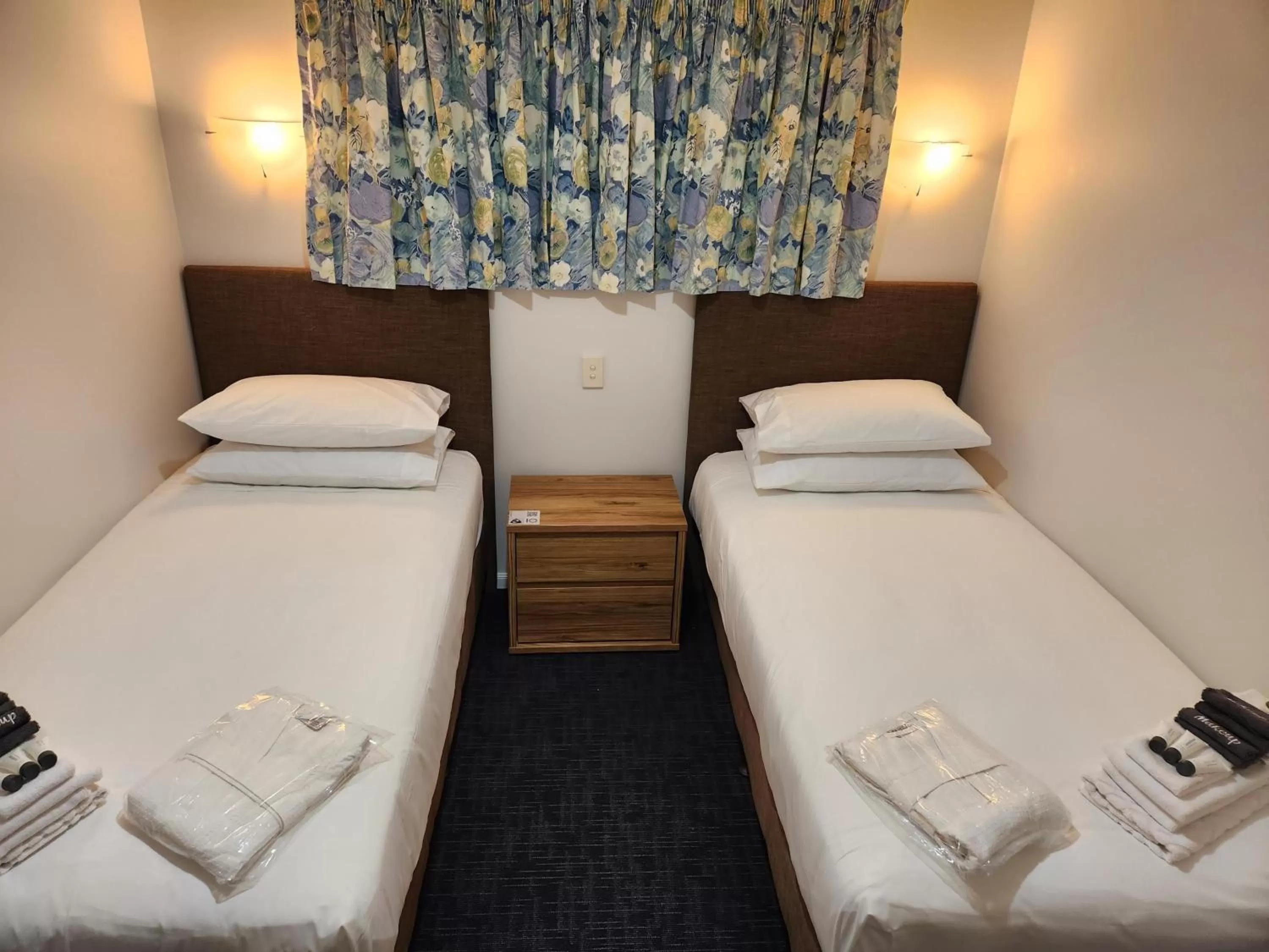 Bed in Botany Palms Motel