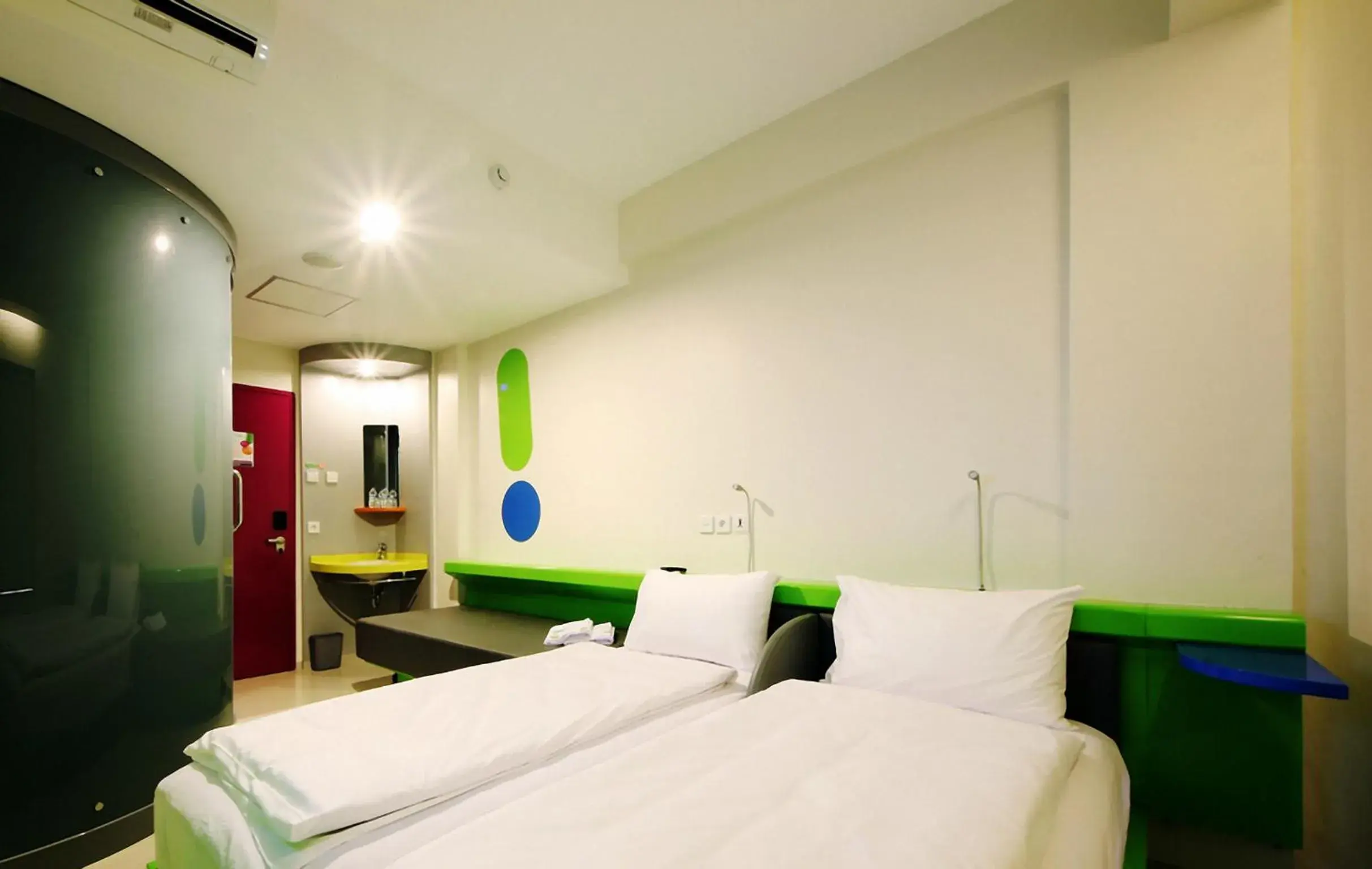 Bedroom, Bed in Pop! Hotel Airport Jakarta