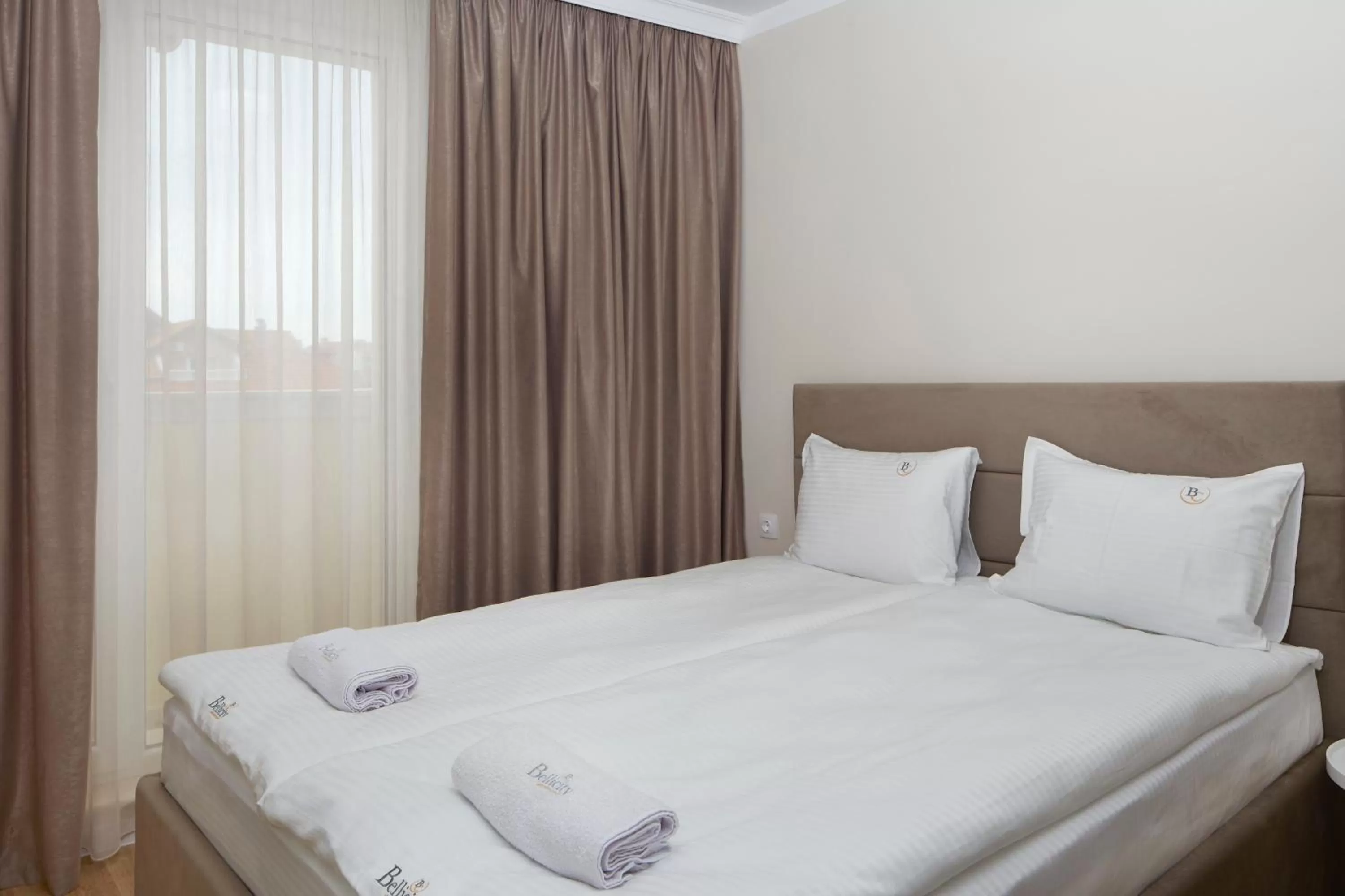 Bed in Bellicity Apart Complex