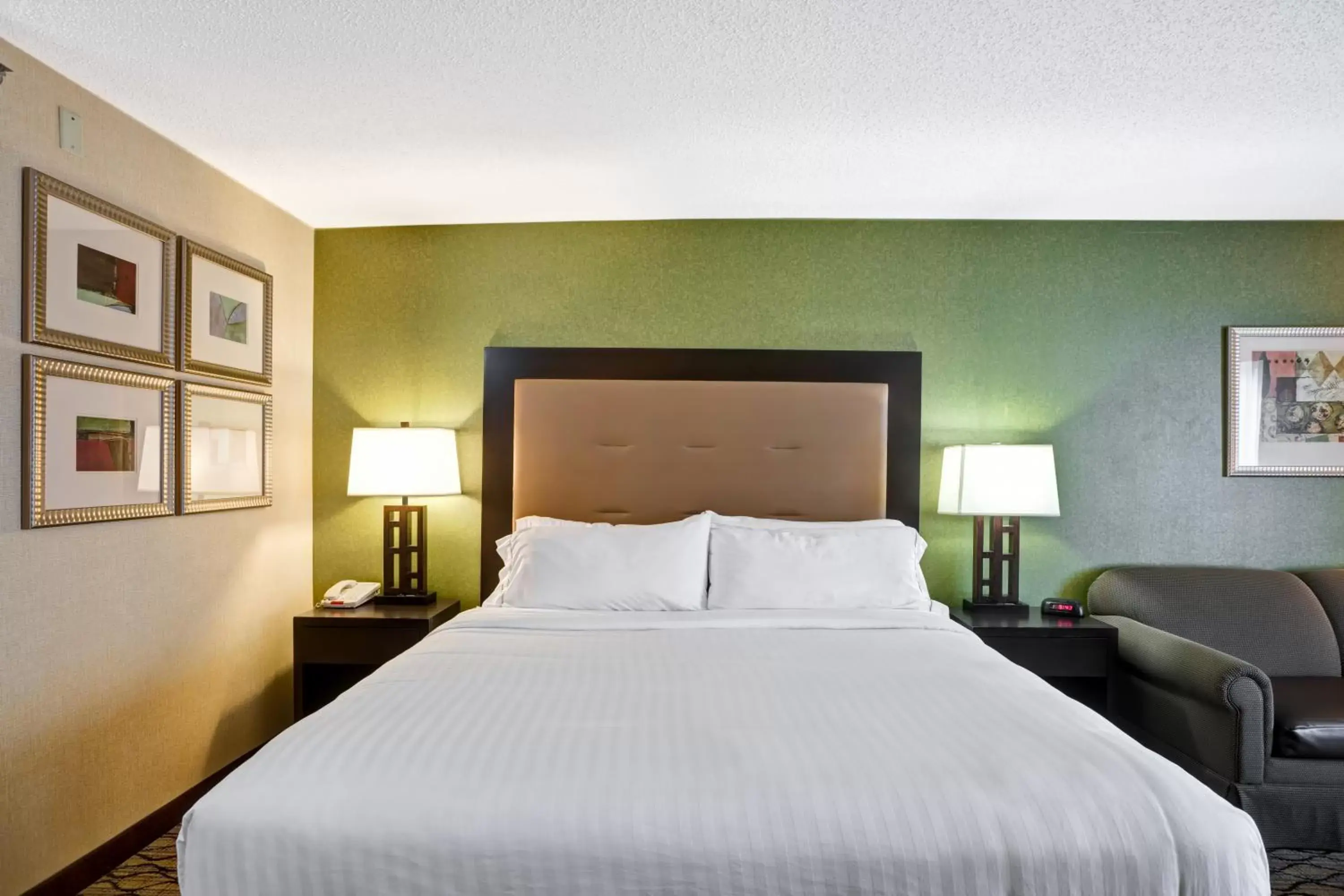 Photo of the whole room, Bed in Holiday Inn Express Hotel & Suites Christiansburg, an IHG Hotel
