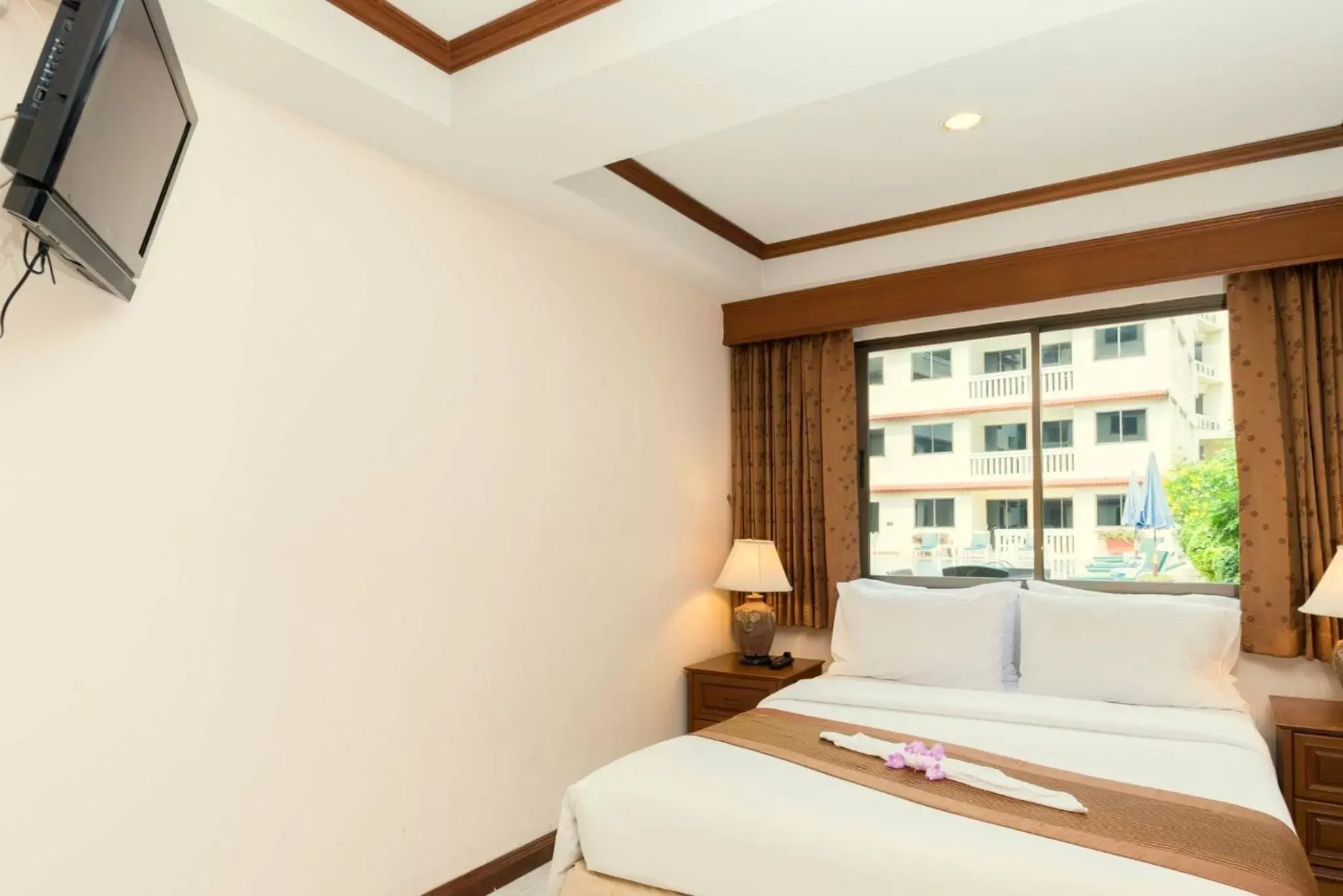 Bed in The Residence Garden Bed in The Residence Garden