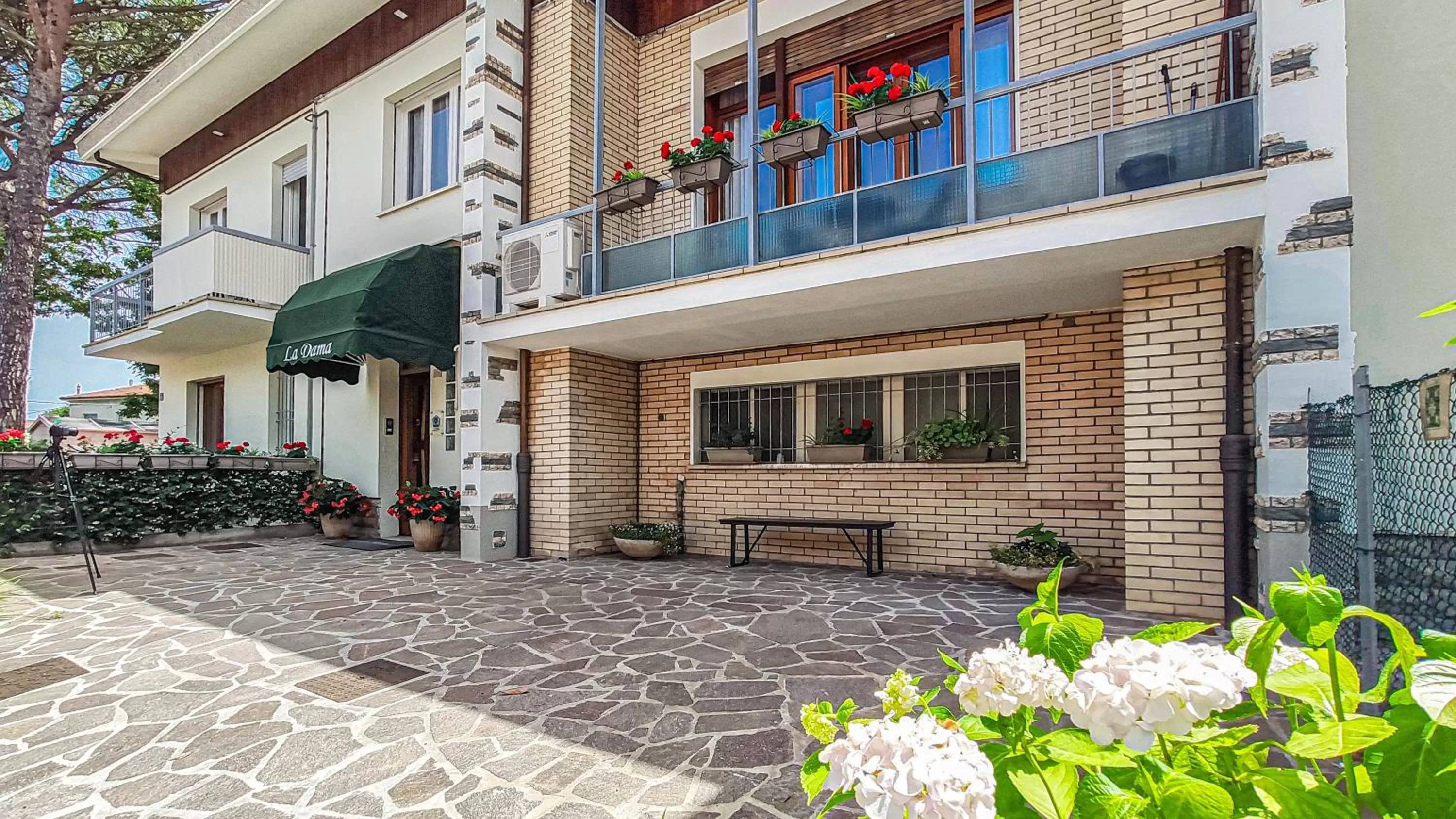 Property building in LA DAMA ROOM&BREAKFAST