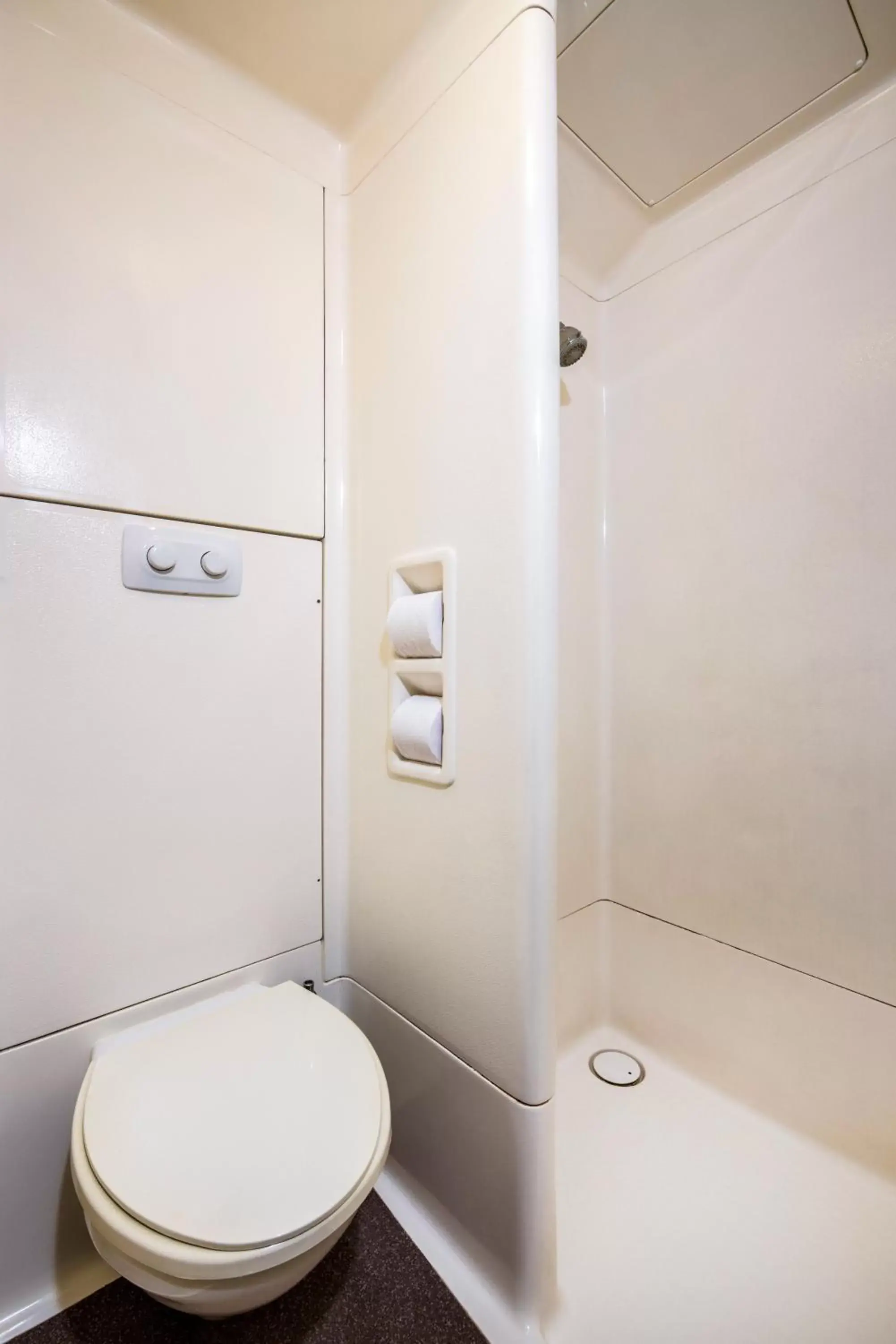 Shower, Bathroom in ibis budget Nimes Caissargues