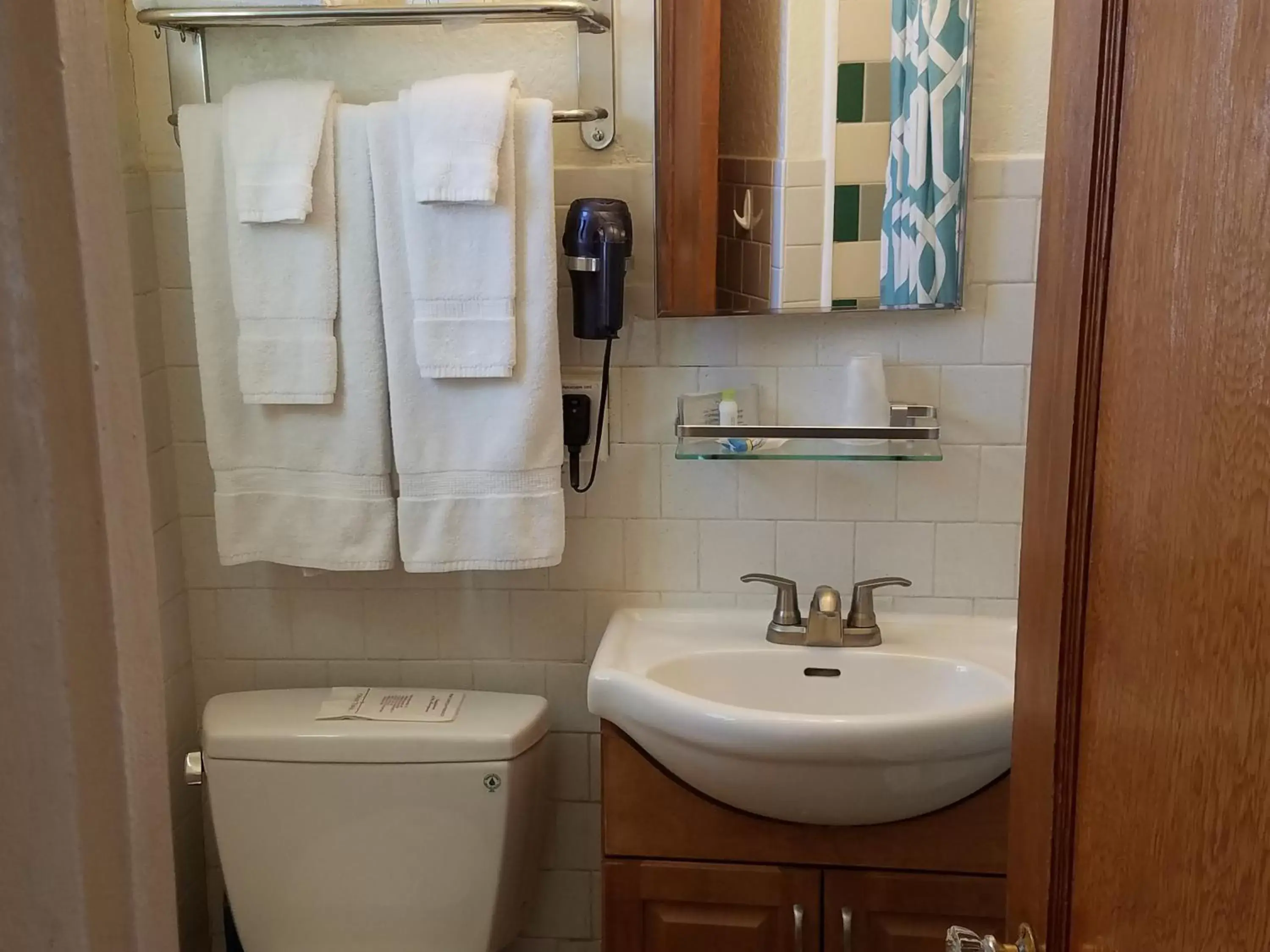 Shower, Bathroom in Rocket Inn