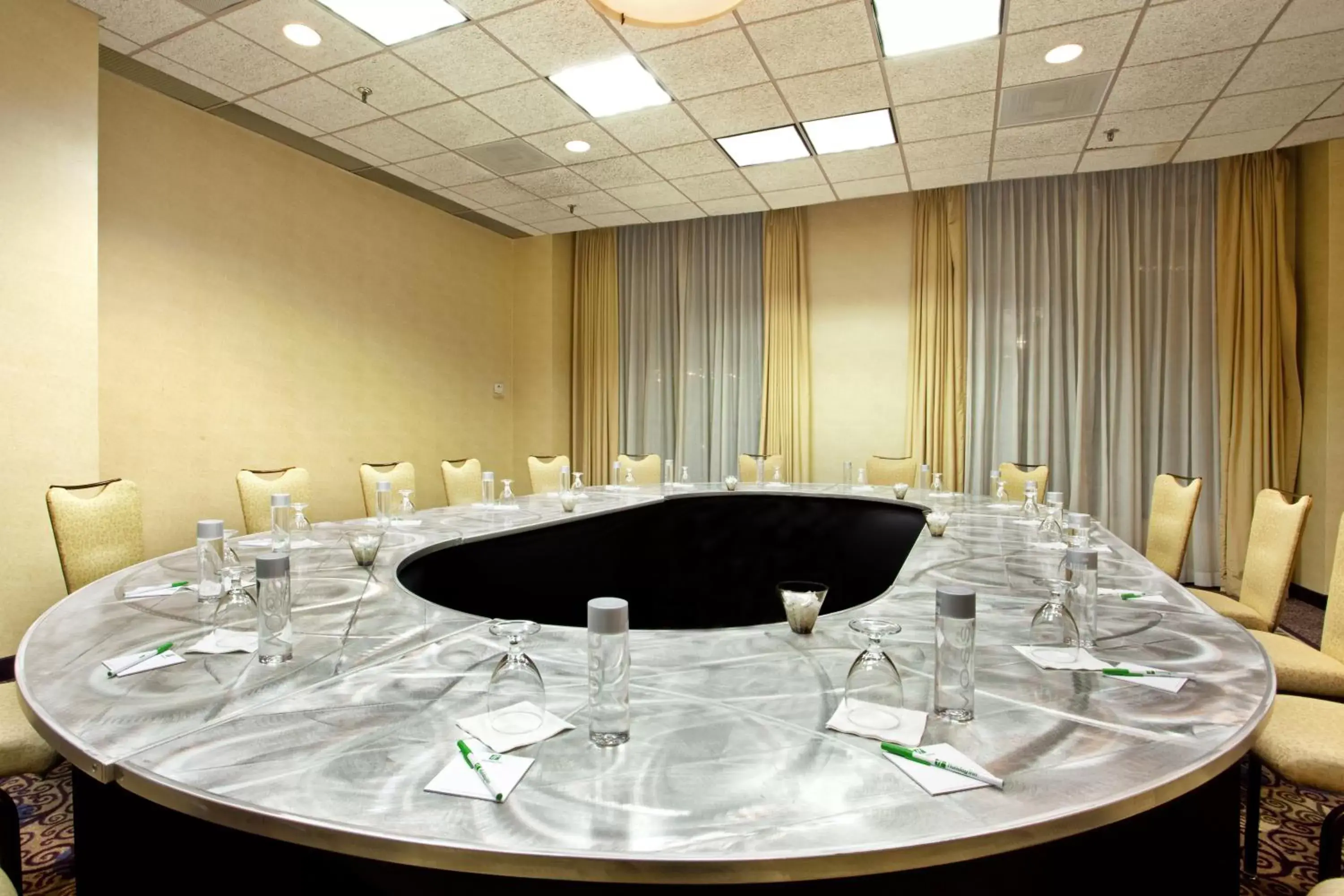 Meeting/conference room in Holiday Inn Charlotte Center City, an IHG Hotel