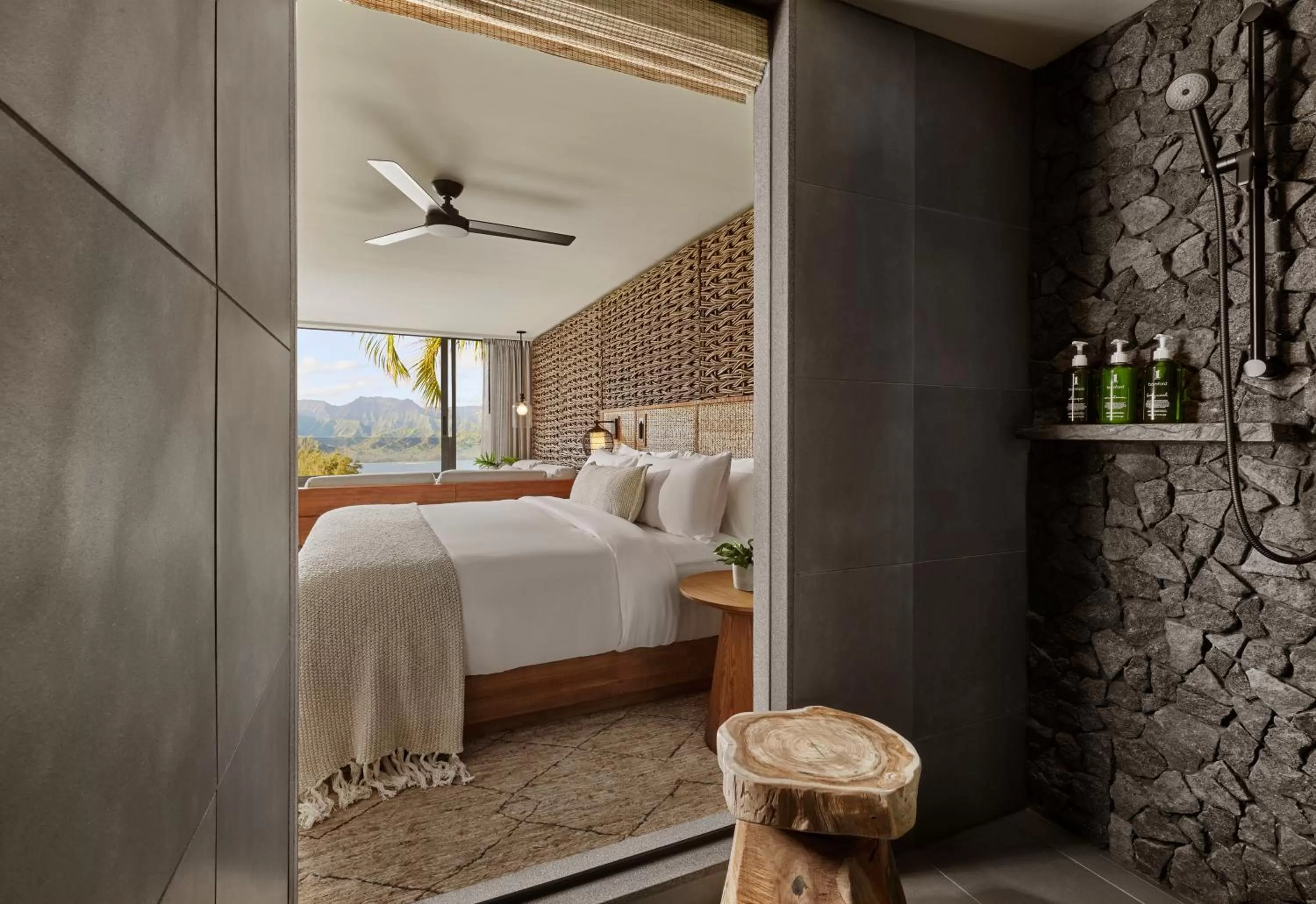 Bed in 1 Hotel Hanalei Bay