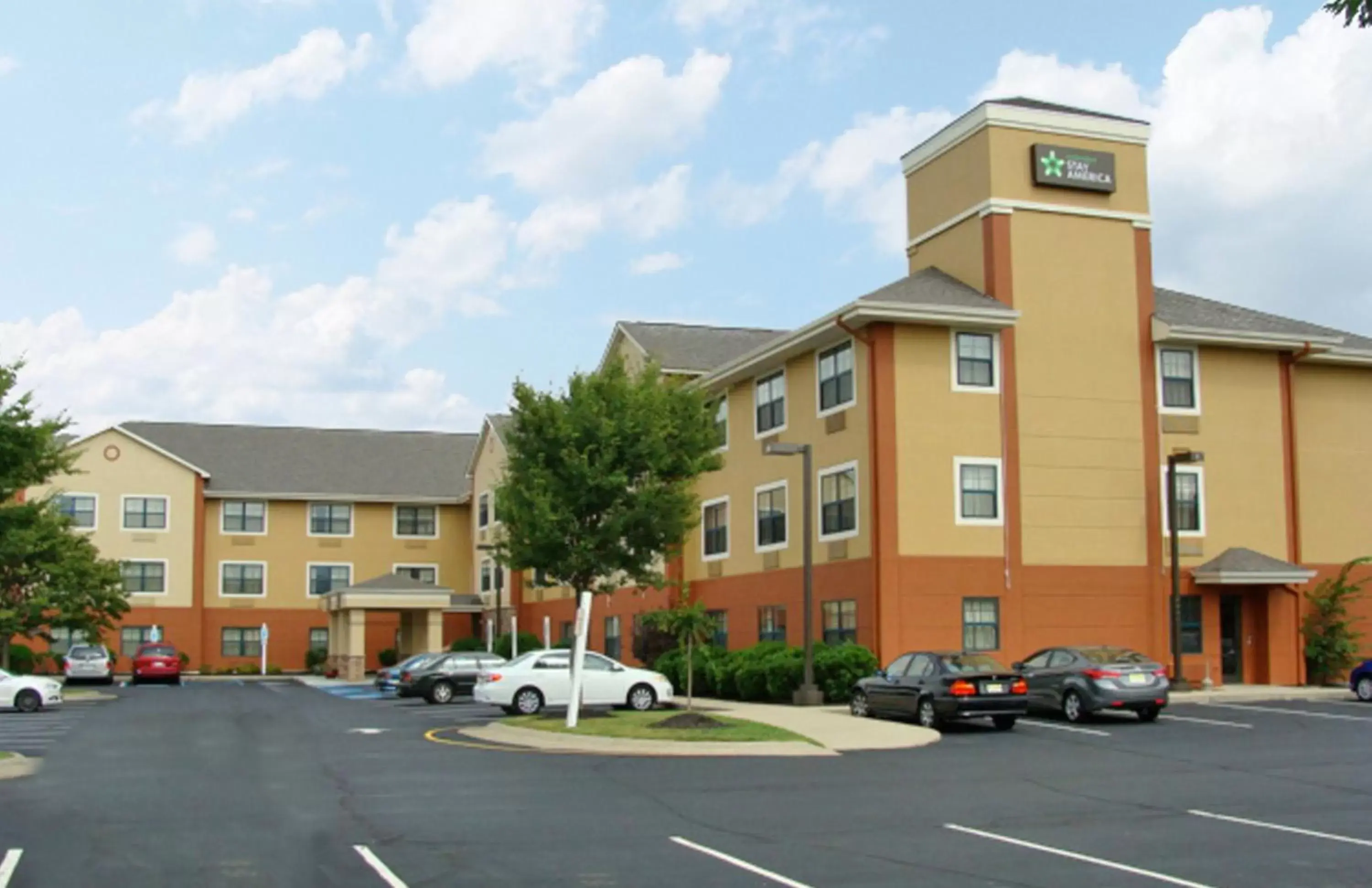 Property Building in Extended Stay America Suites - Somerset - Franklin