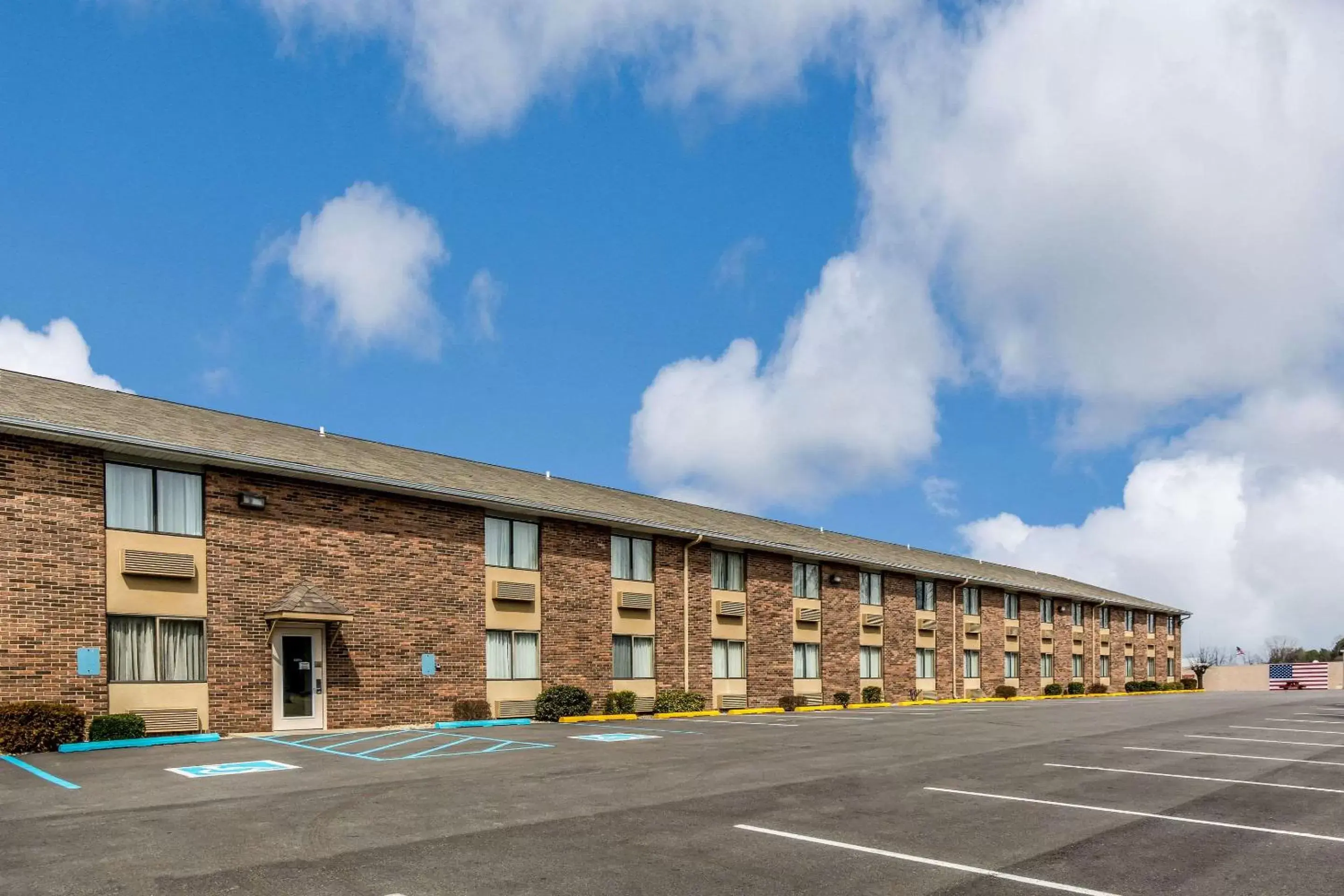 Property building in Quality Inn I-74 Batesville Property building in Quality Inn I-74 Batesville