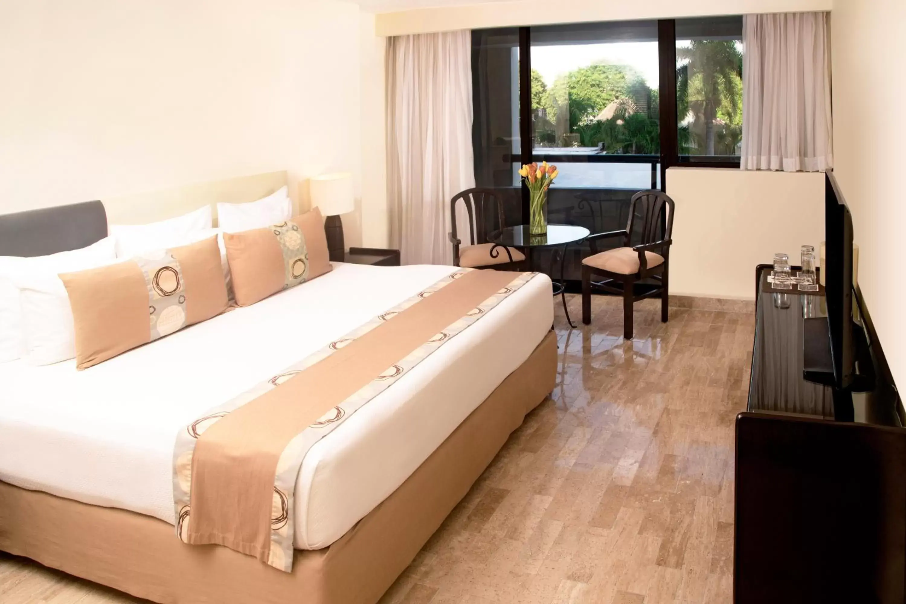Bedroom, Bed in Smart Cancun by Oasis