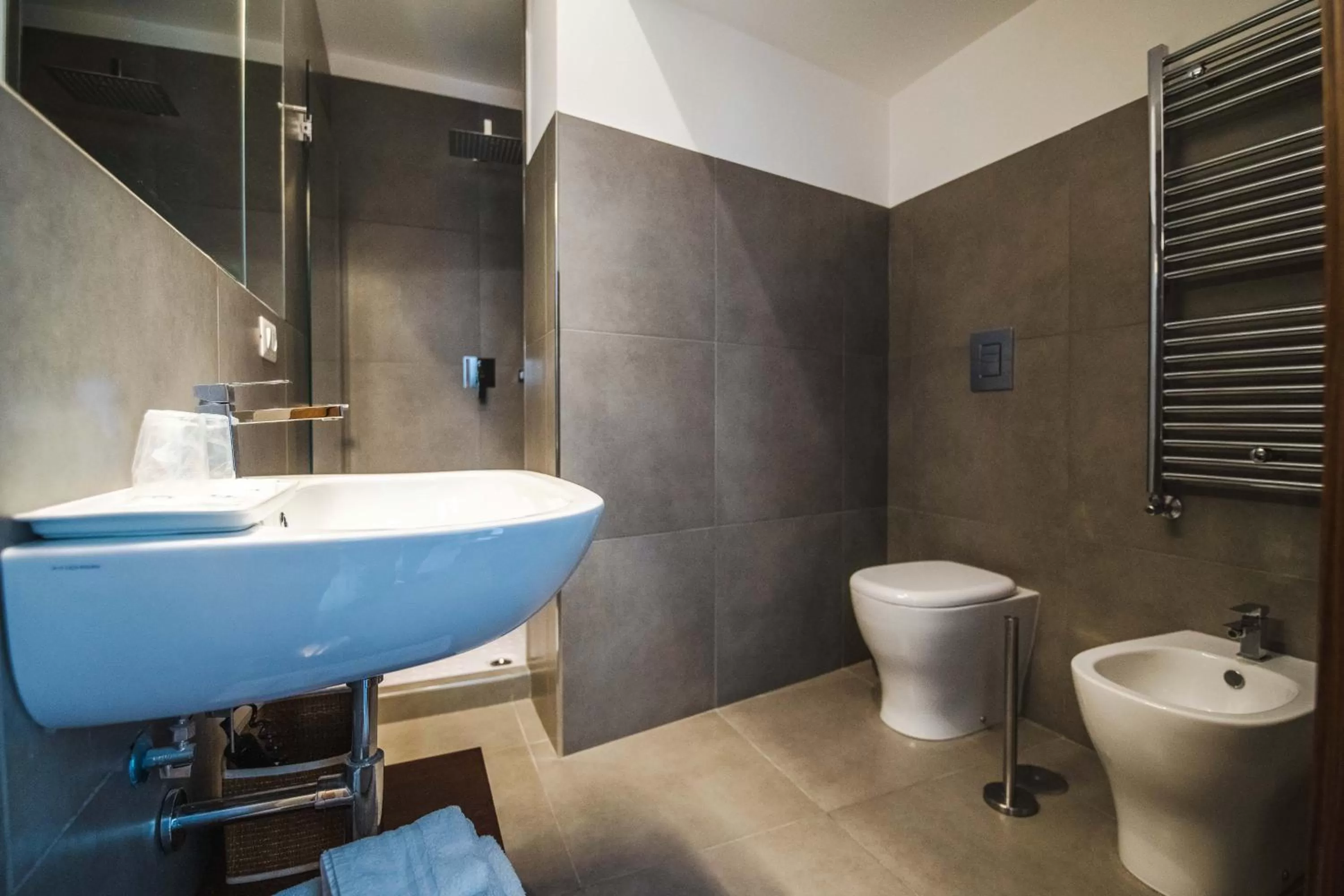 Shower, Bathroom in Arco Dei Pinto