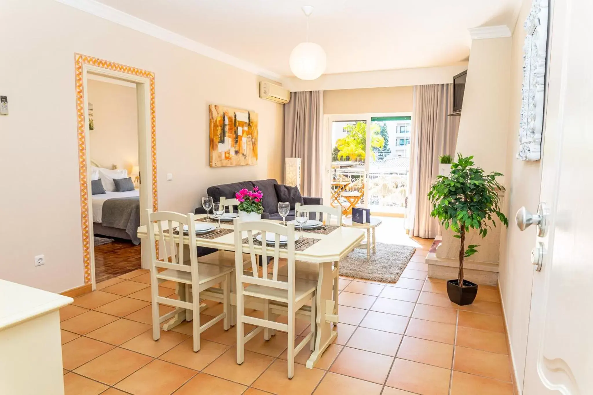 Dining Area in Giramar Apartamentos Turisticos