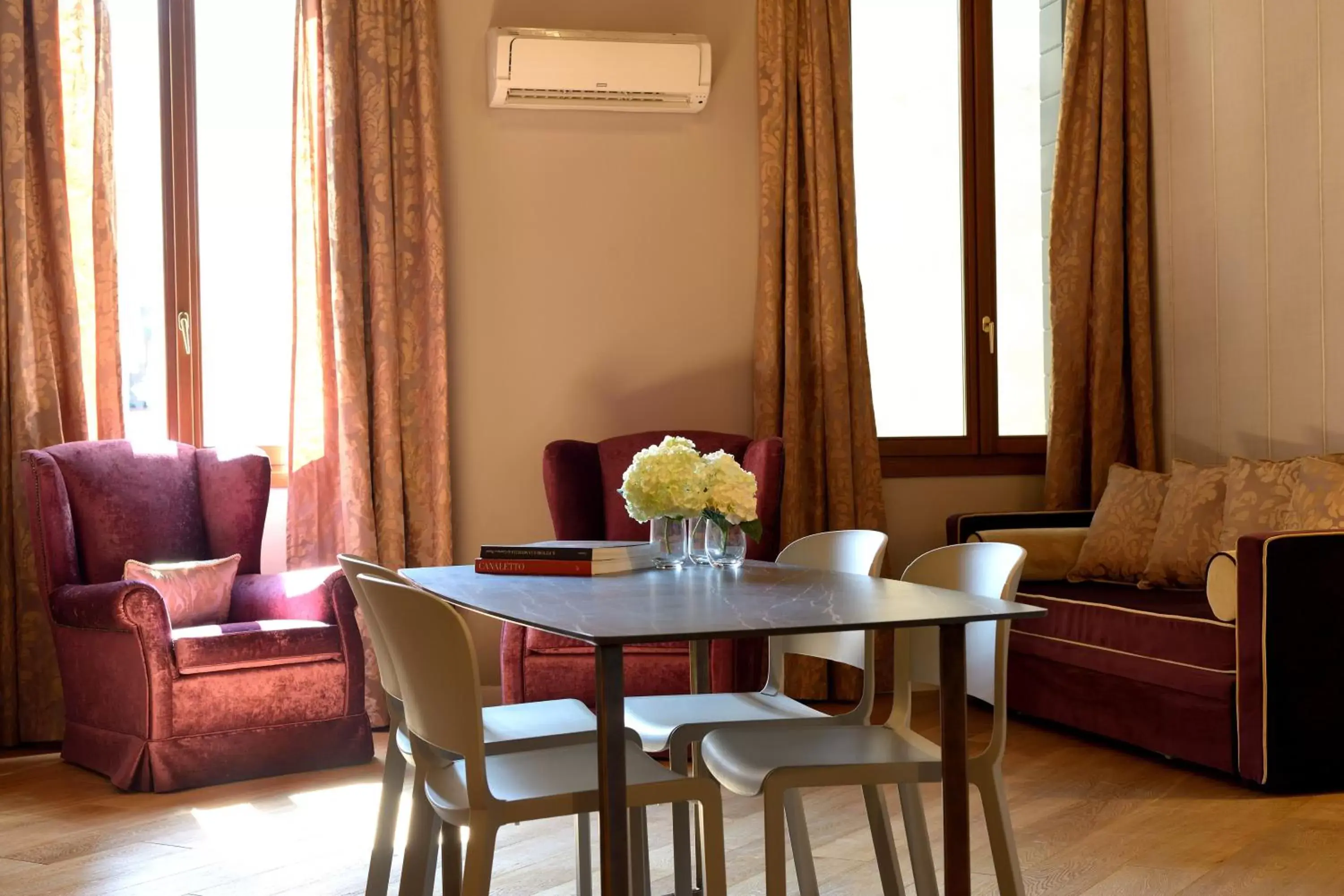 Living room, Dining Area in Residence La Fenice