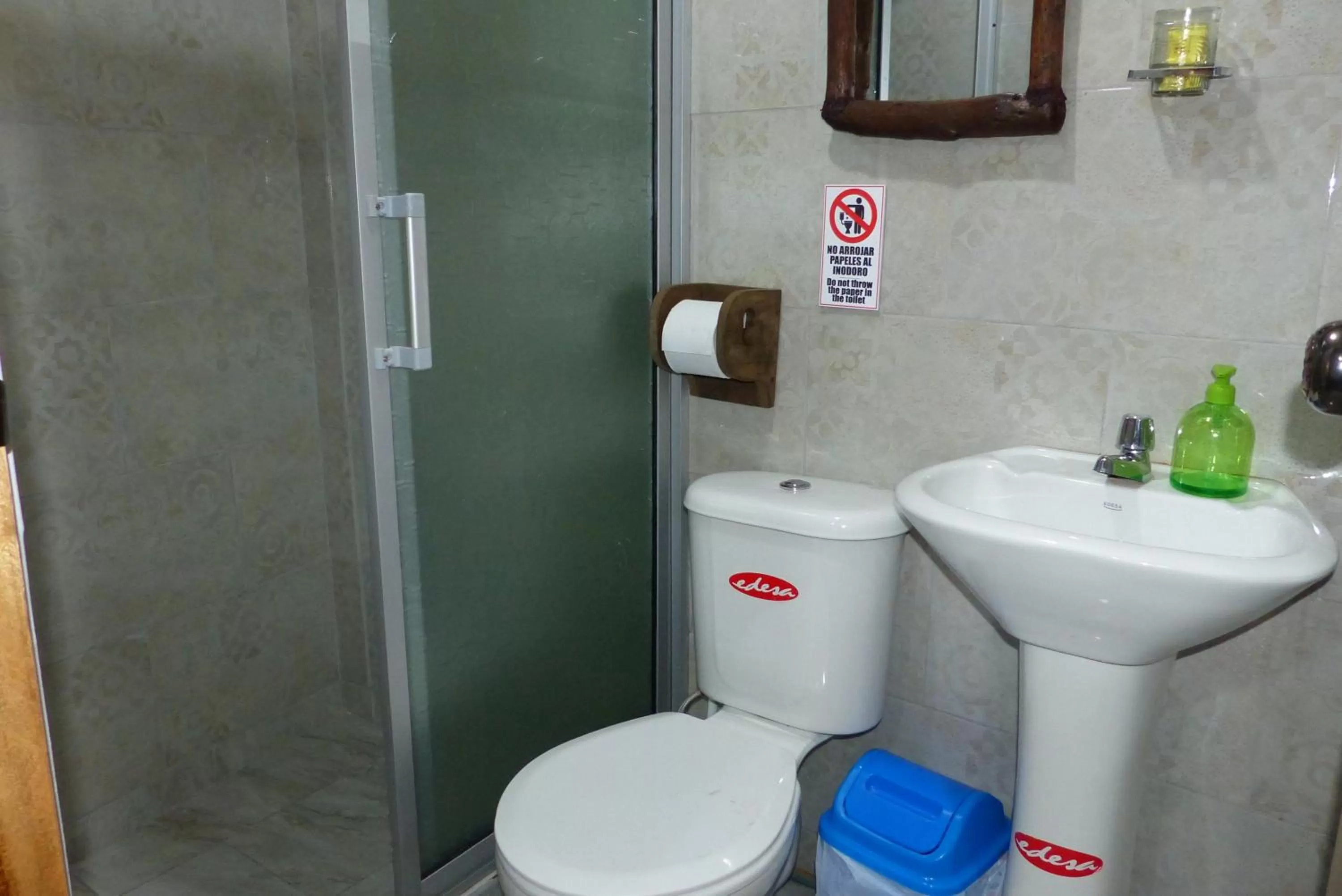 Bathroom in Hostal La Casa Amarilla City