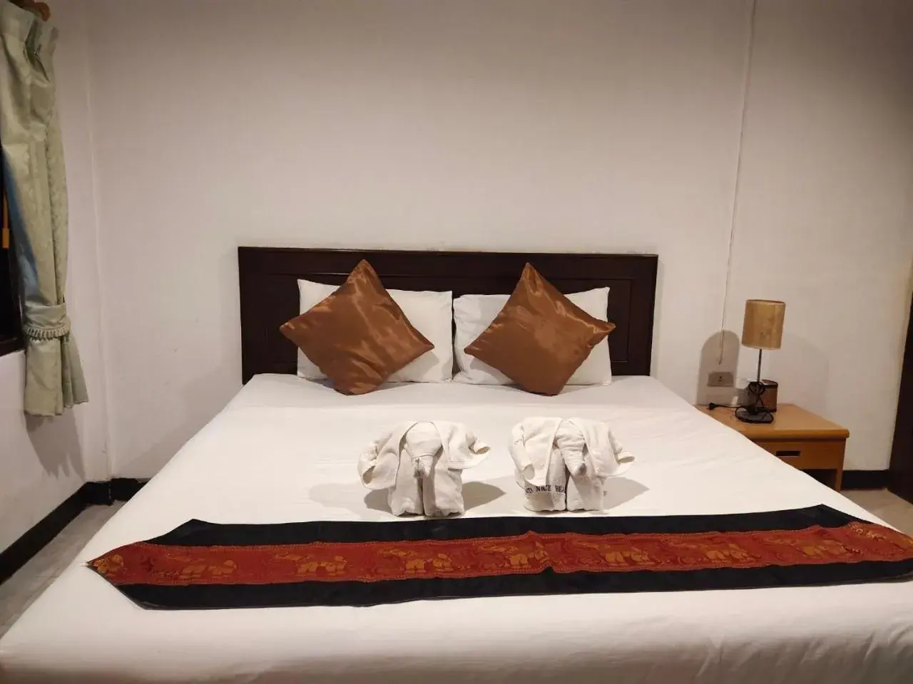Bed in Lanta Nice Beach Resort - SHA Extra Plus