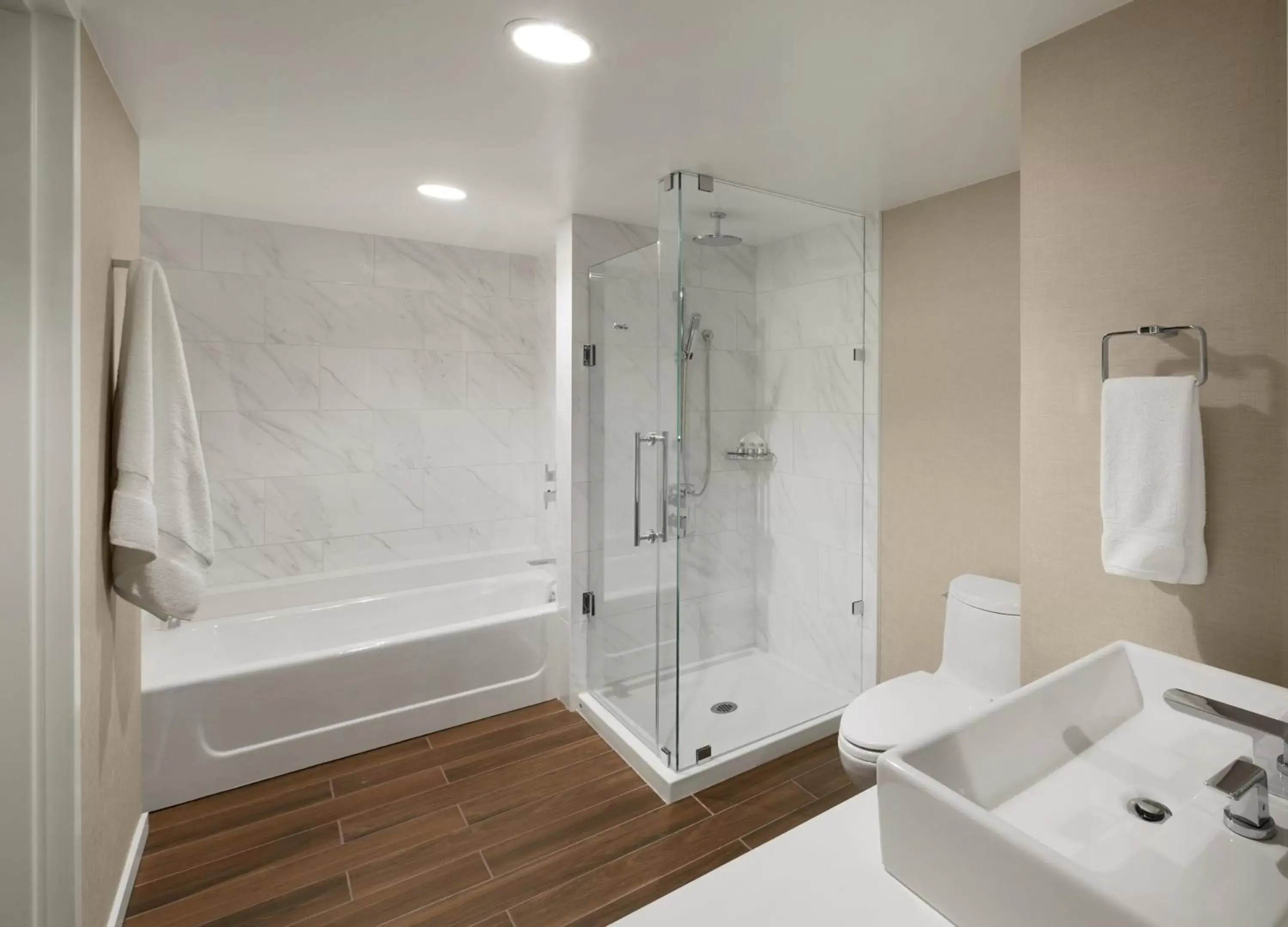 Shower, Bathroom in Hotel Nikko San Francisco