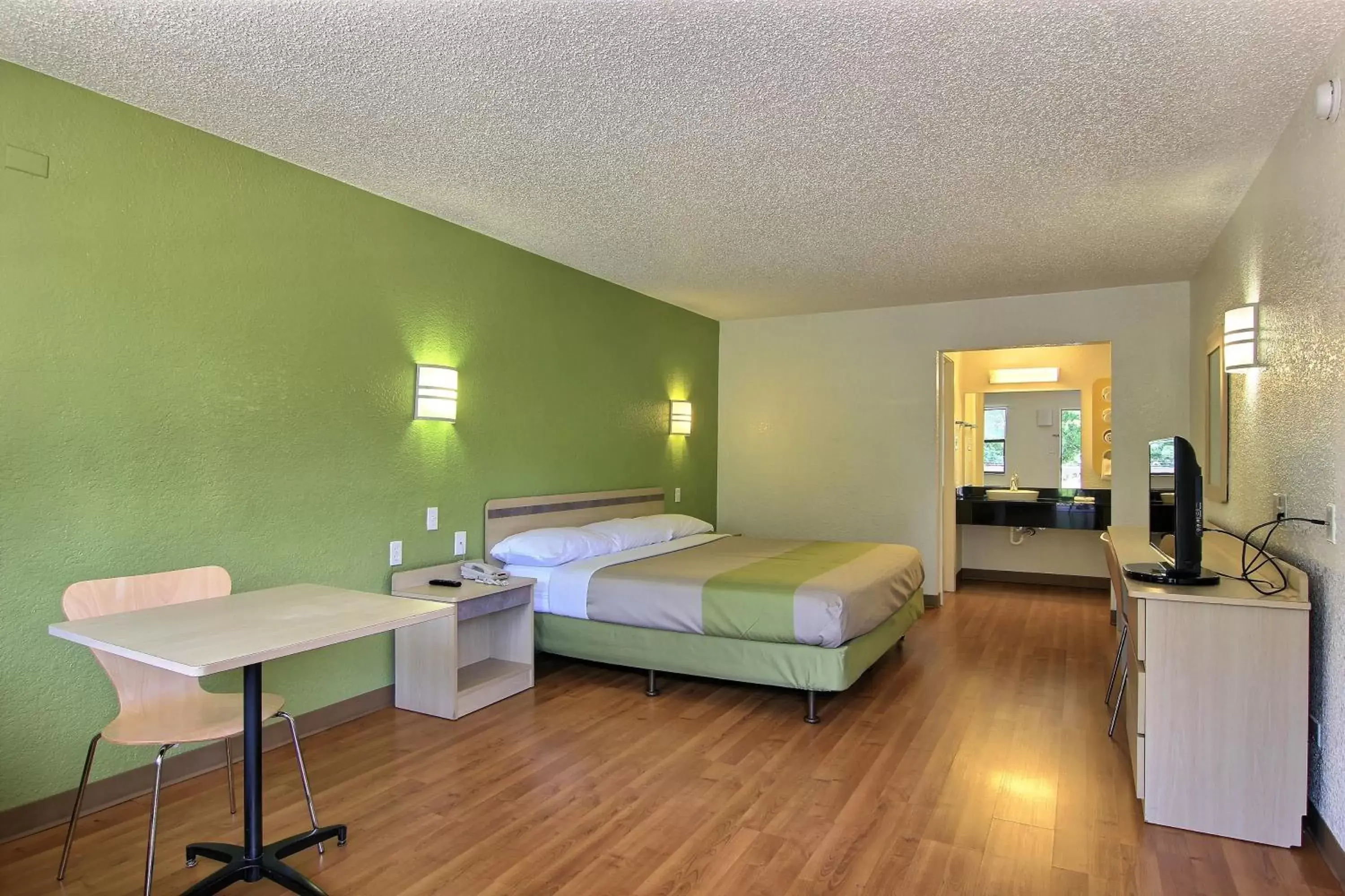 Bedroom in Motel 6 Austin, TX - Central Downtown UT