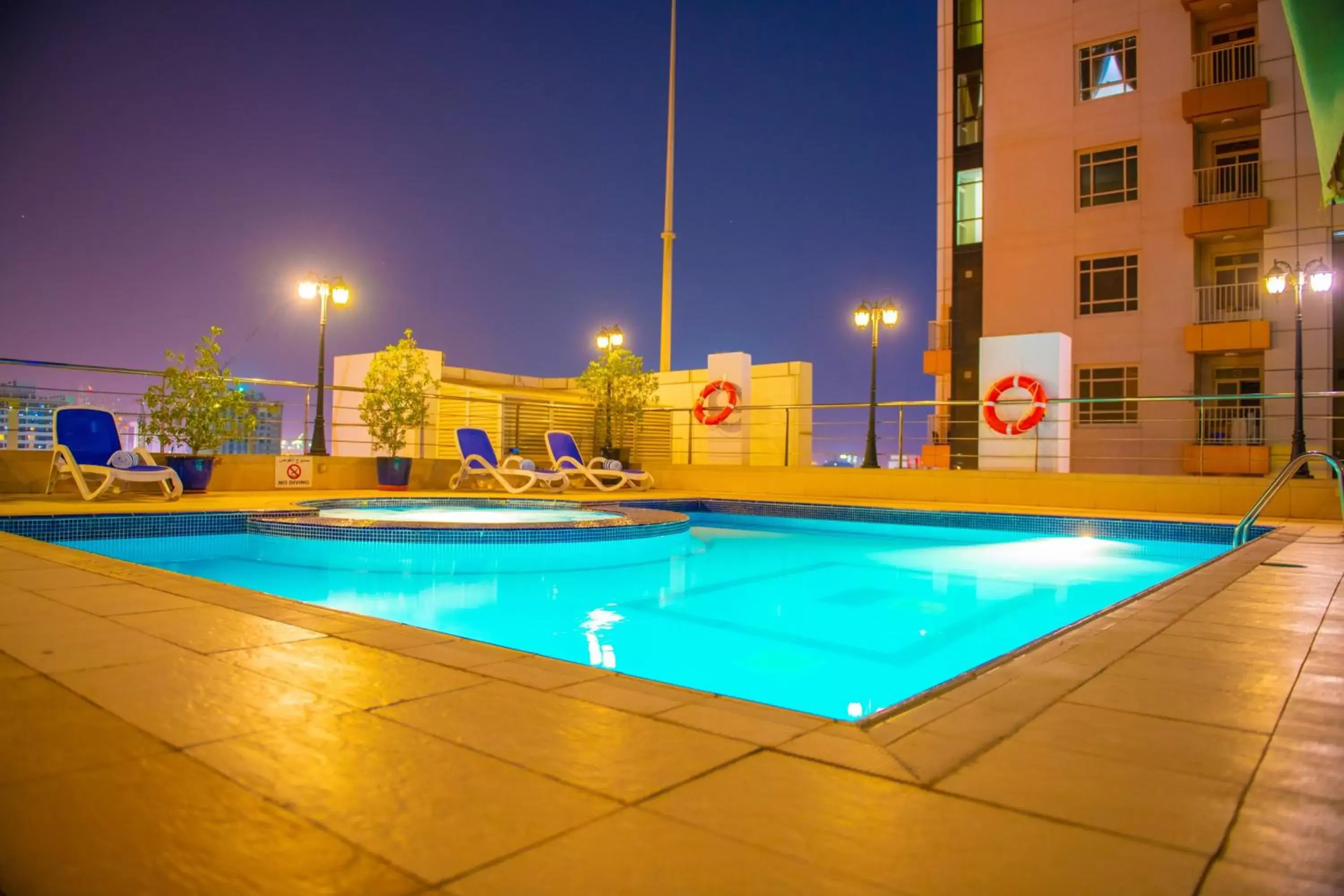 Swimming Pool in Grandeur Hotel Al Barsha