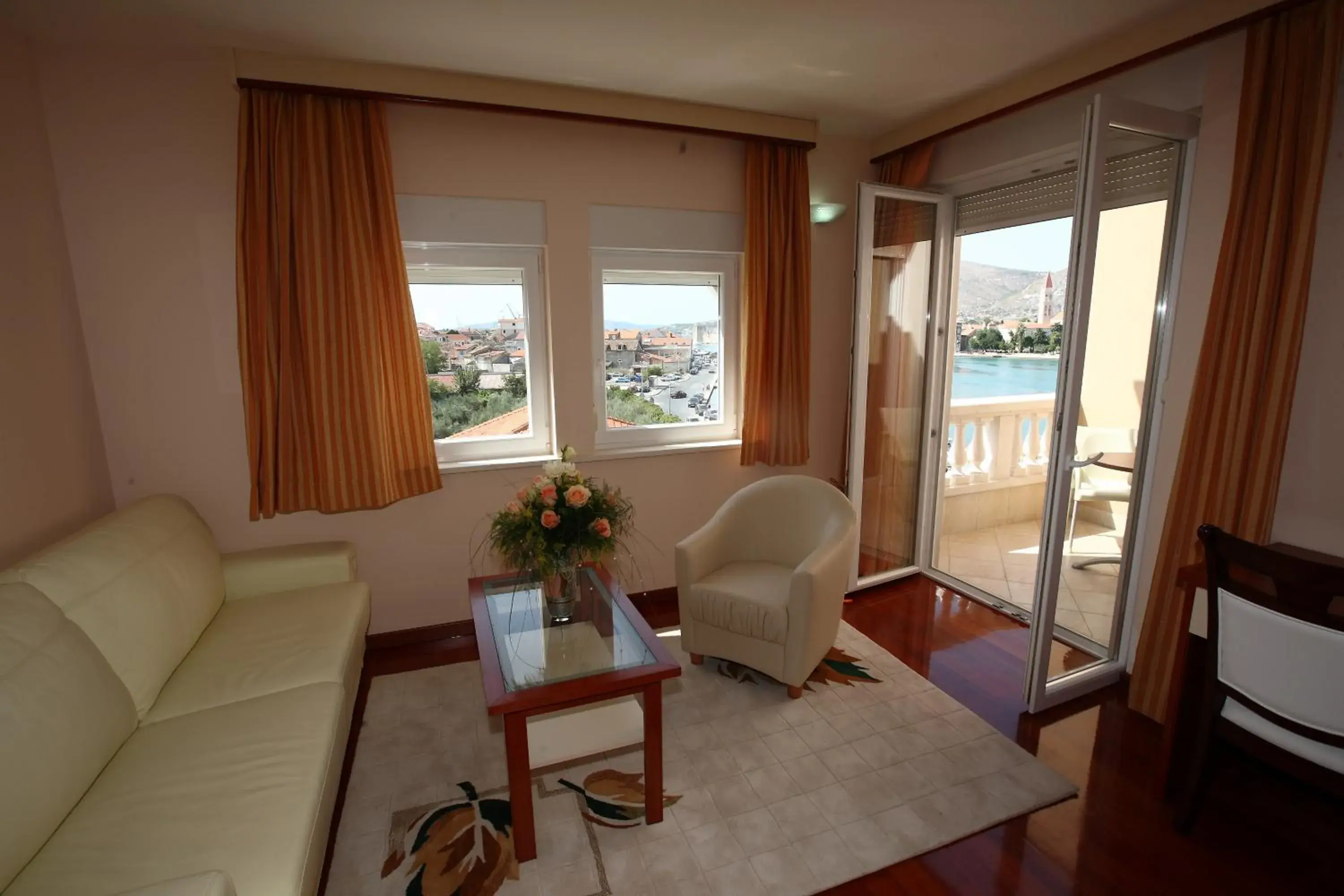 Photo of the whole room, Seating Area in Hotel Trogir Palace