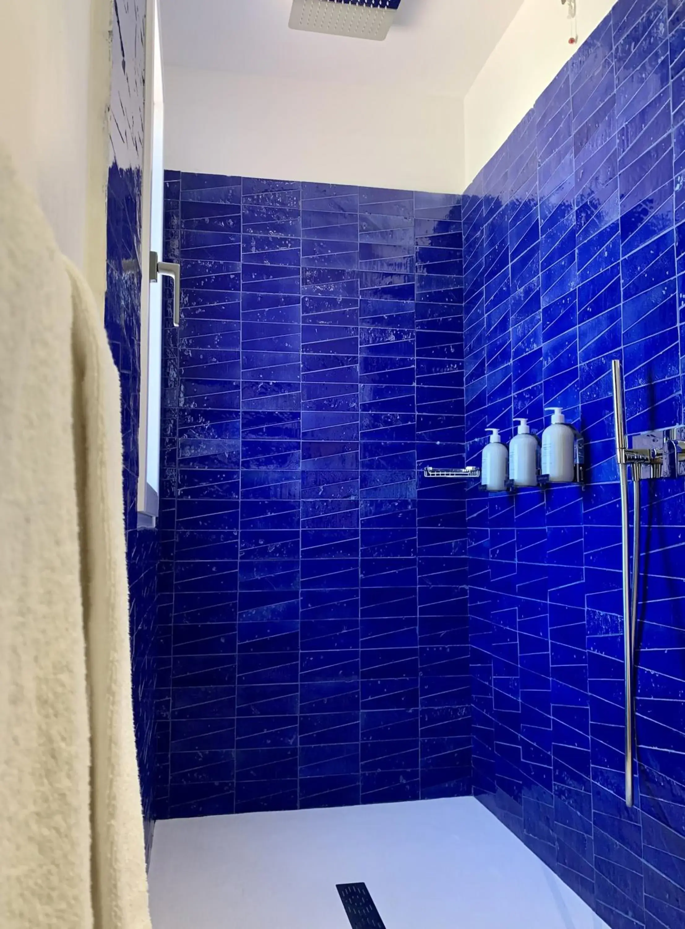 Shower, Bathroom in Hotel Cala Caterina