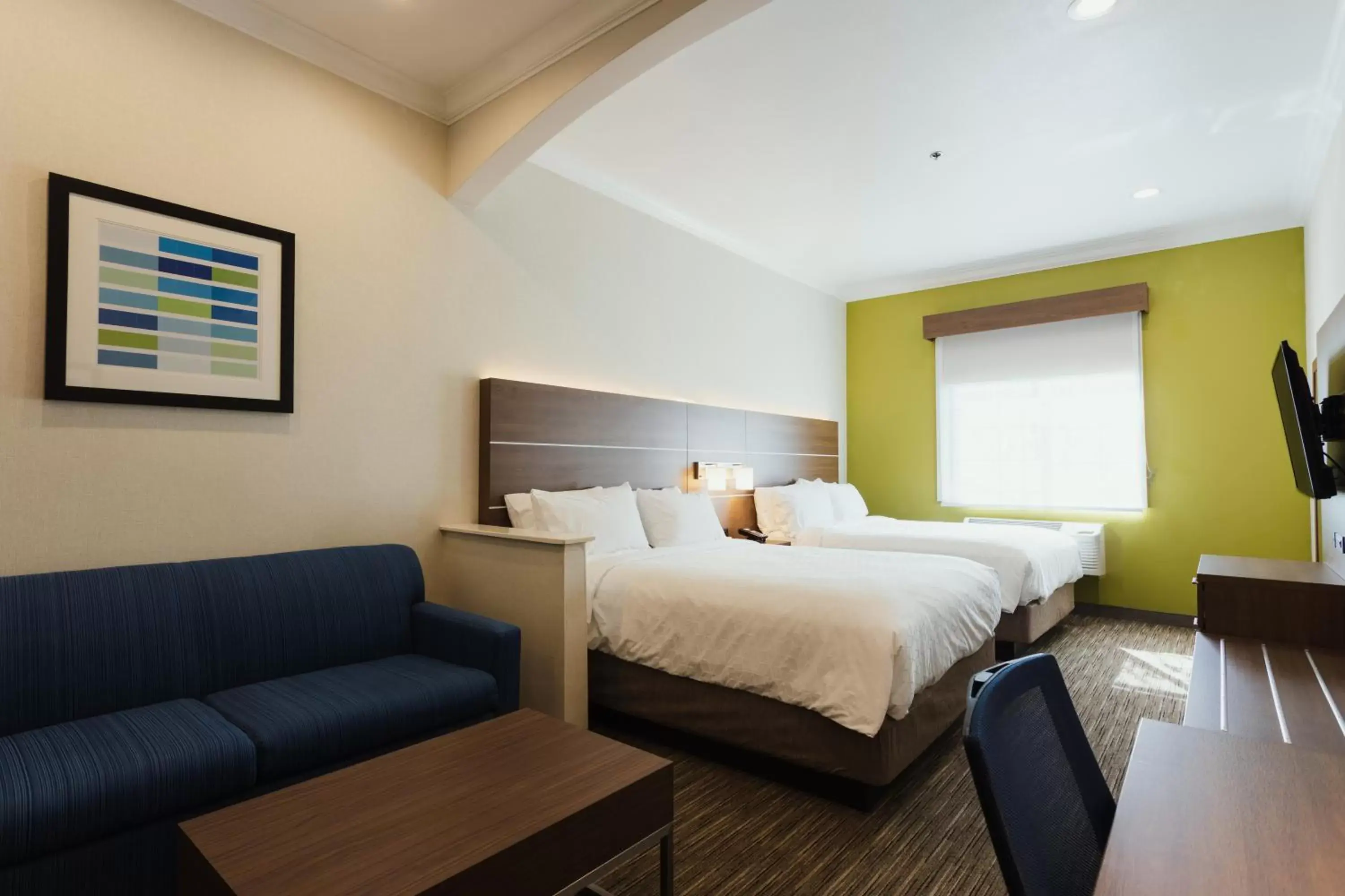 Bedroom, Bed in Holiday Inn Express Davis-University Area, an IHG Hotel