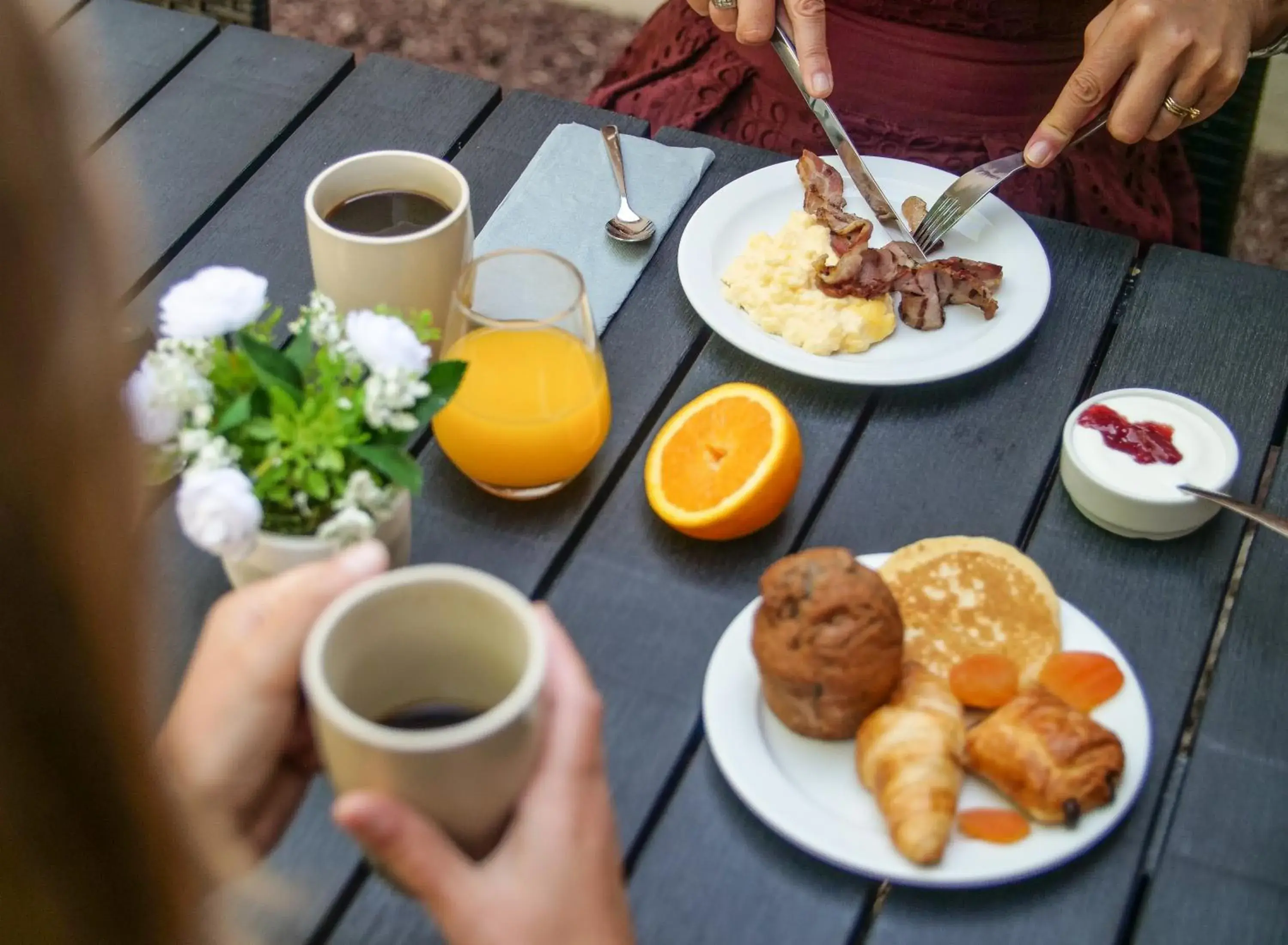 Breakfast in Hotel Inn Design Poitiers Sud