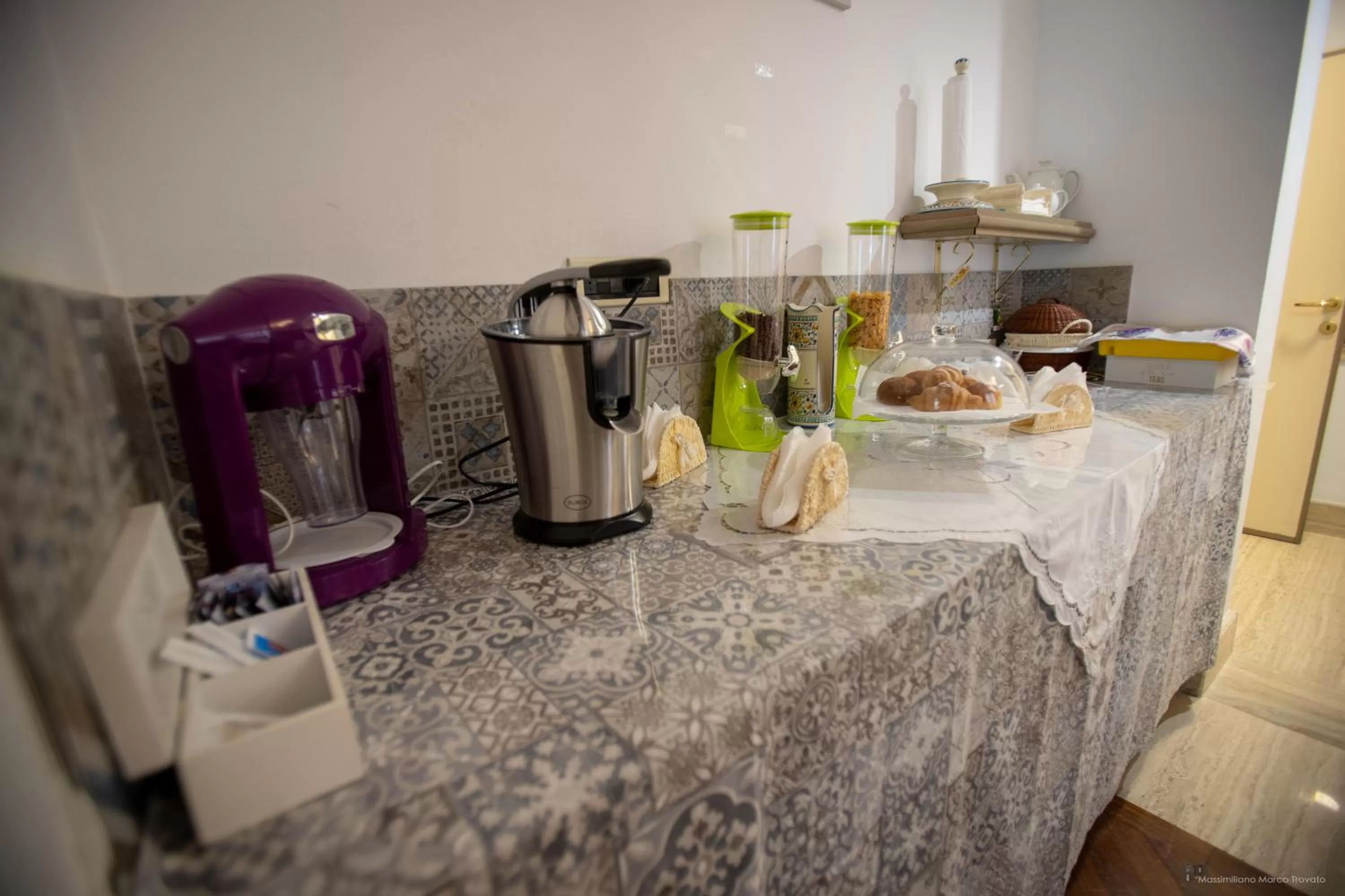 Communal kitchen in Sicily Luxury B&B