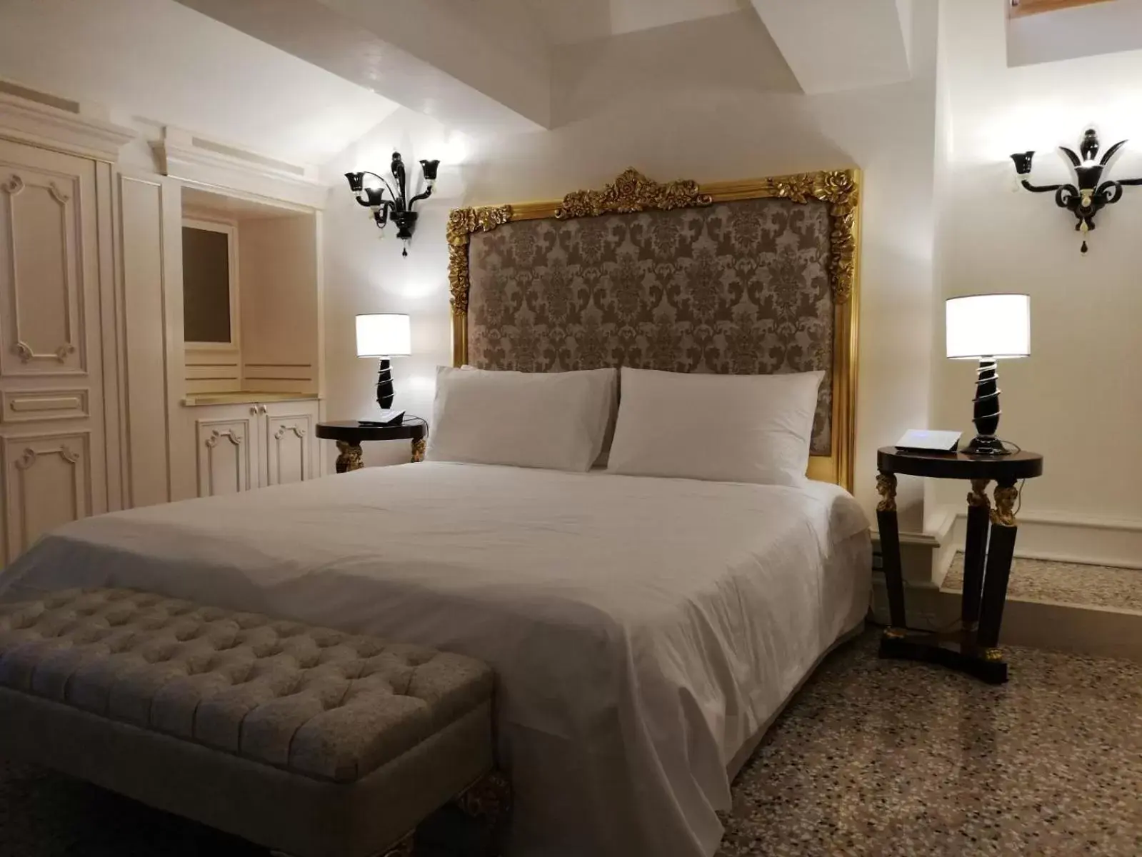 Bedroom, Bed in Ca' Bonfadini Historic Experience