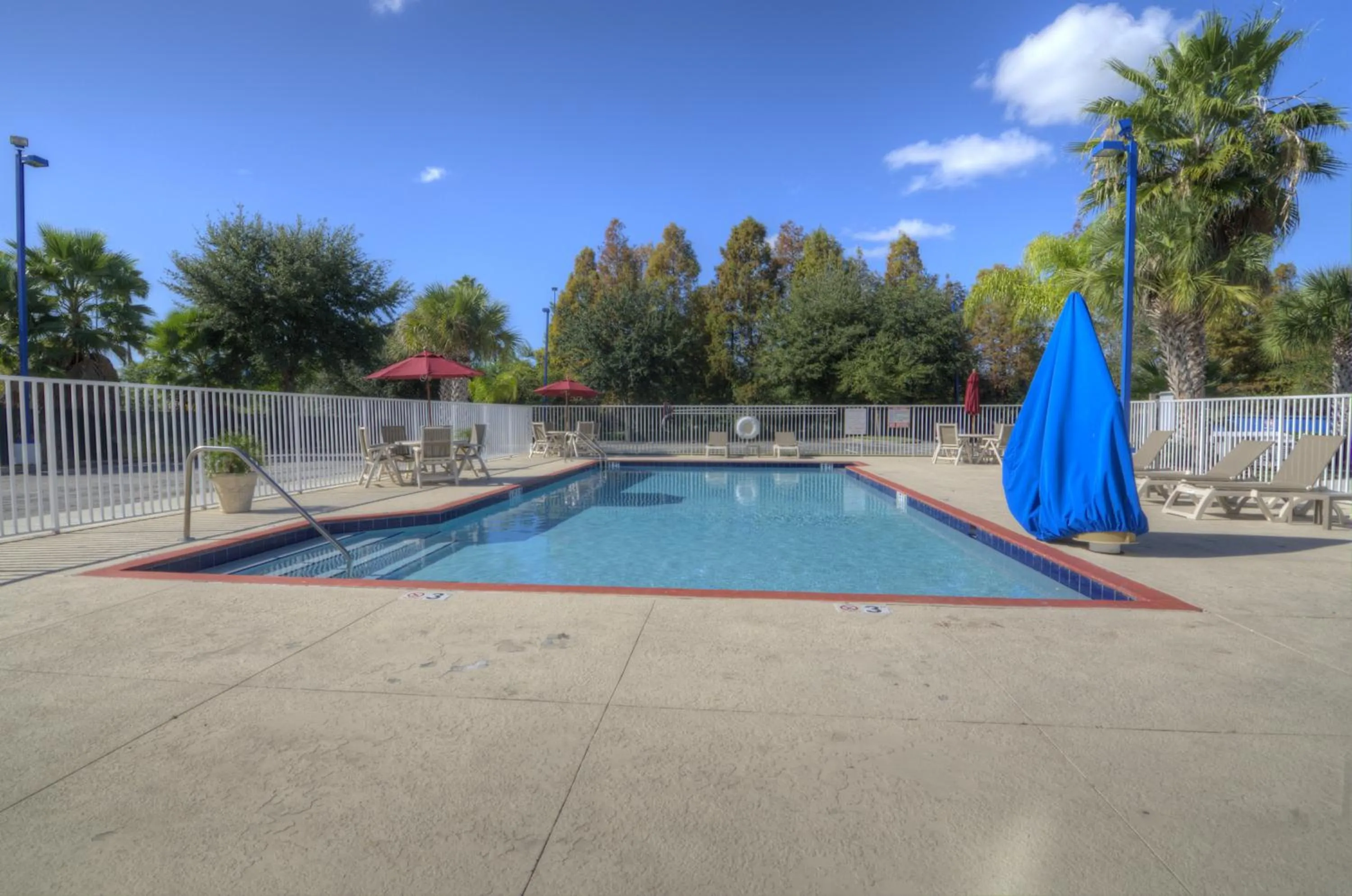 Swimming pool in Motel 6-Orlando, FL - International Dr