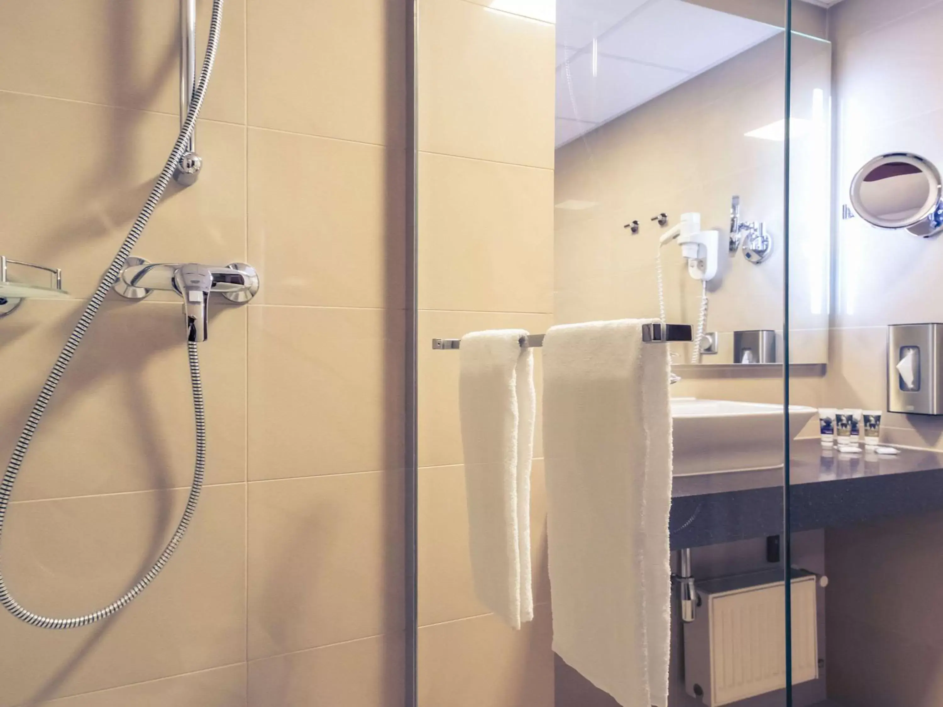 Bathroom in Mercure Wrocław Centrum