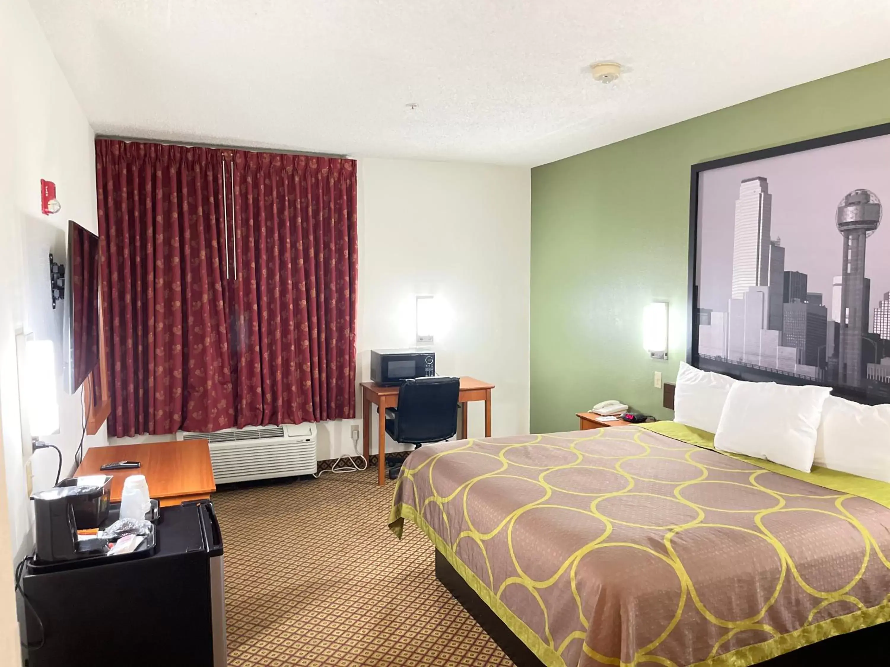 Photo of the whole room in Super 8 by Wyndham Fort Worth Downtown South