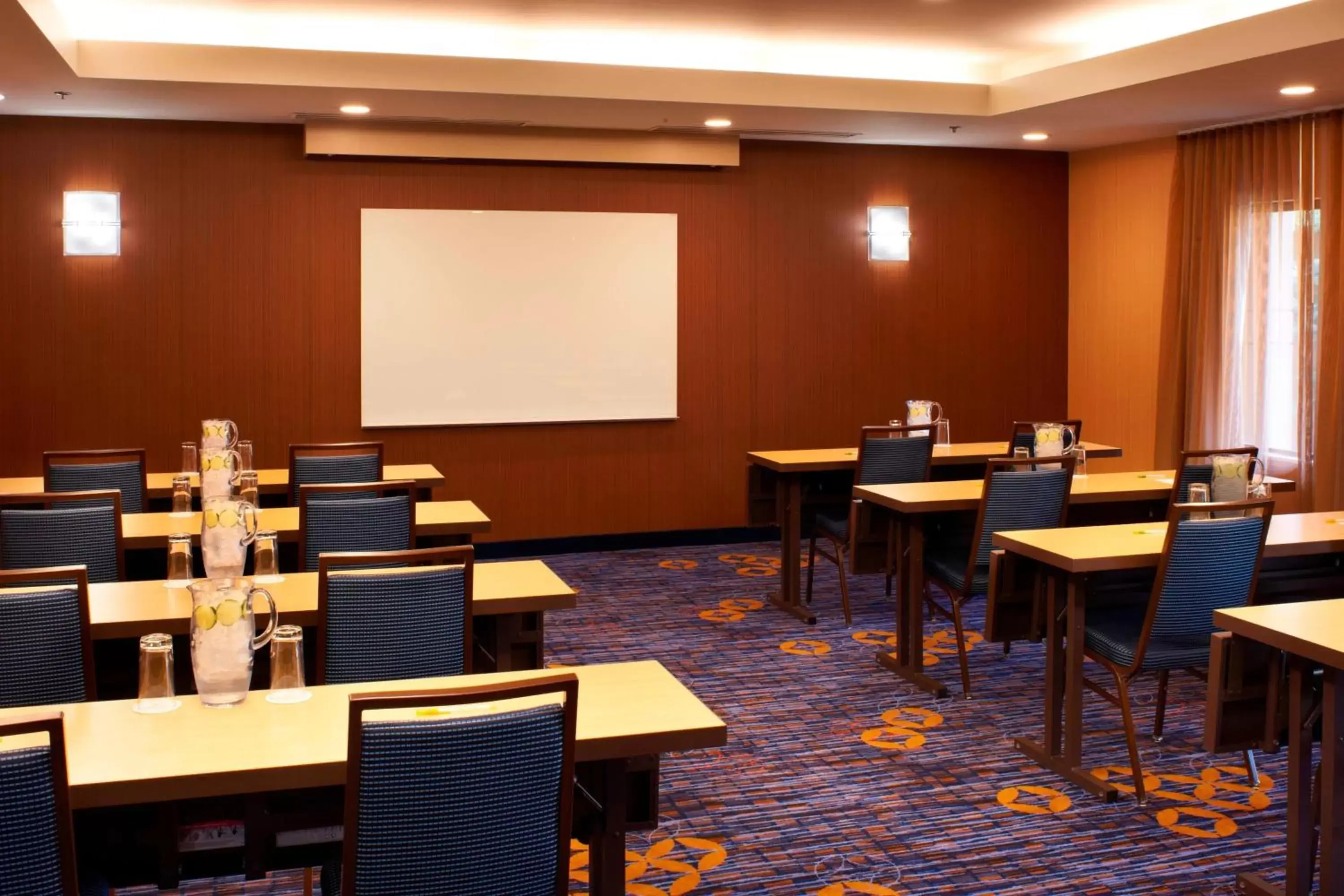 Meeting/conference room, Restaurant/Places to Eat in Courtyard by Marriott Cleveland Westlake