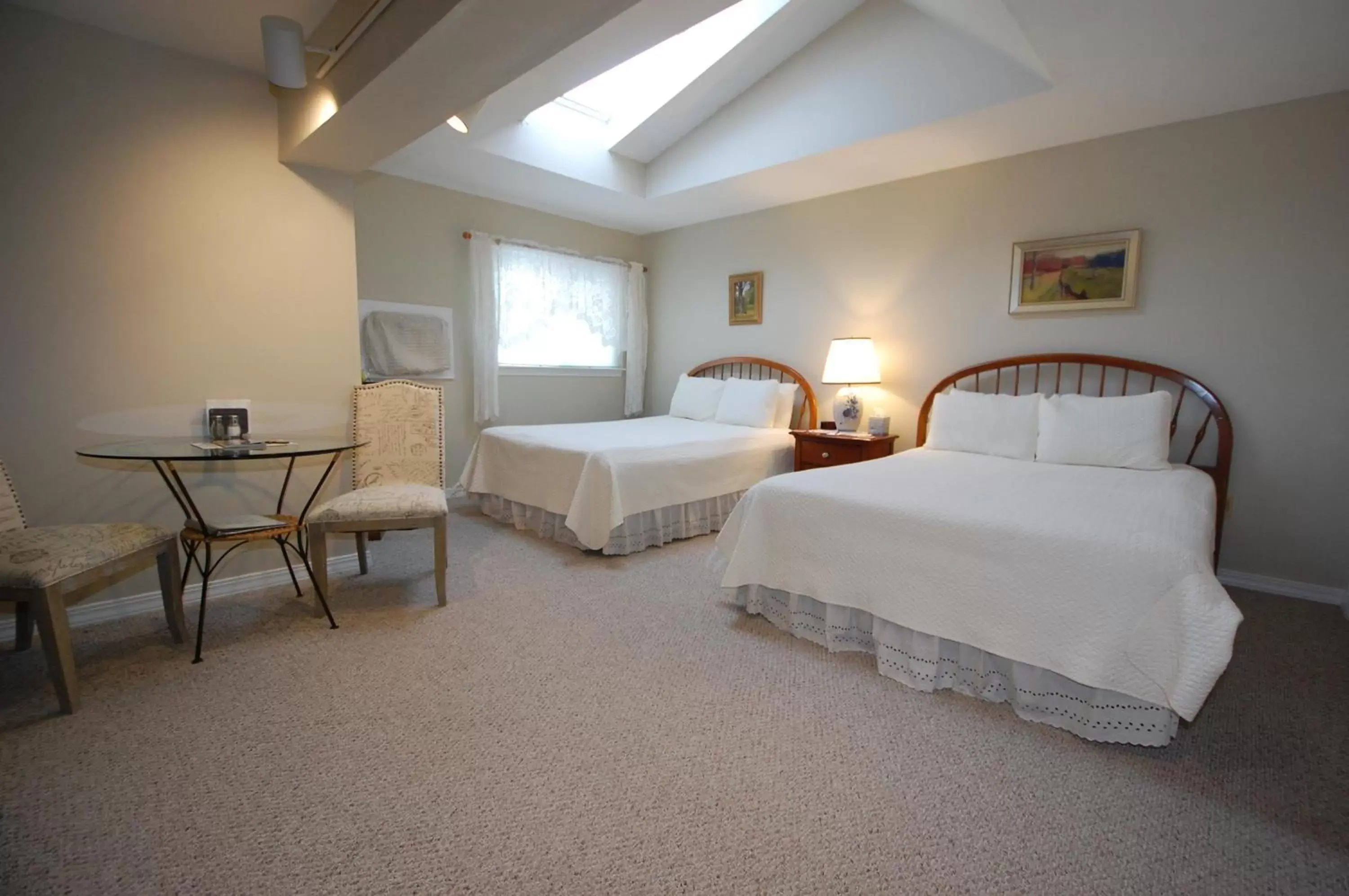 Bedroom, Bed in Shaker Mill Inn