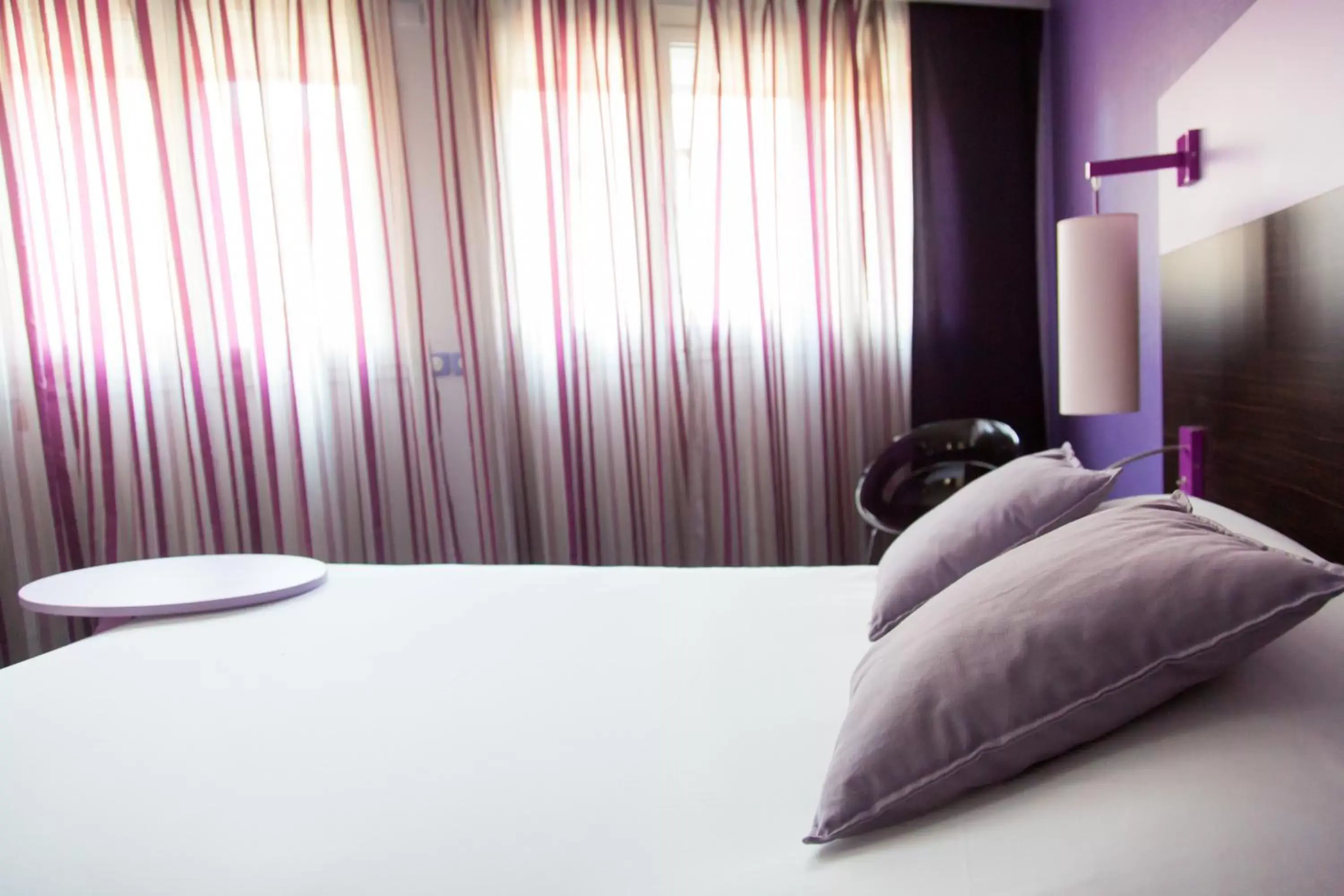 Shower, Bed in ibis Styles Marseille Centre Prado Castellane