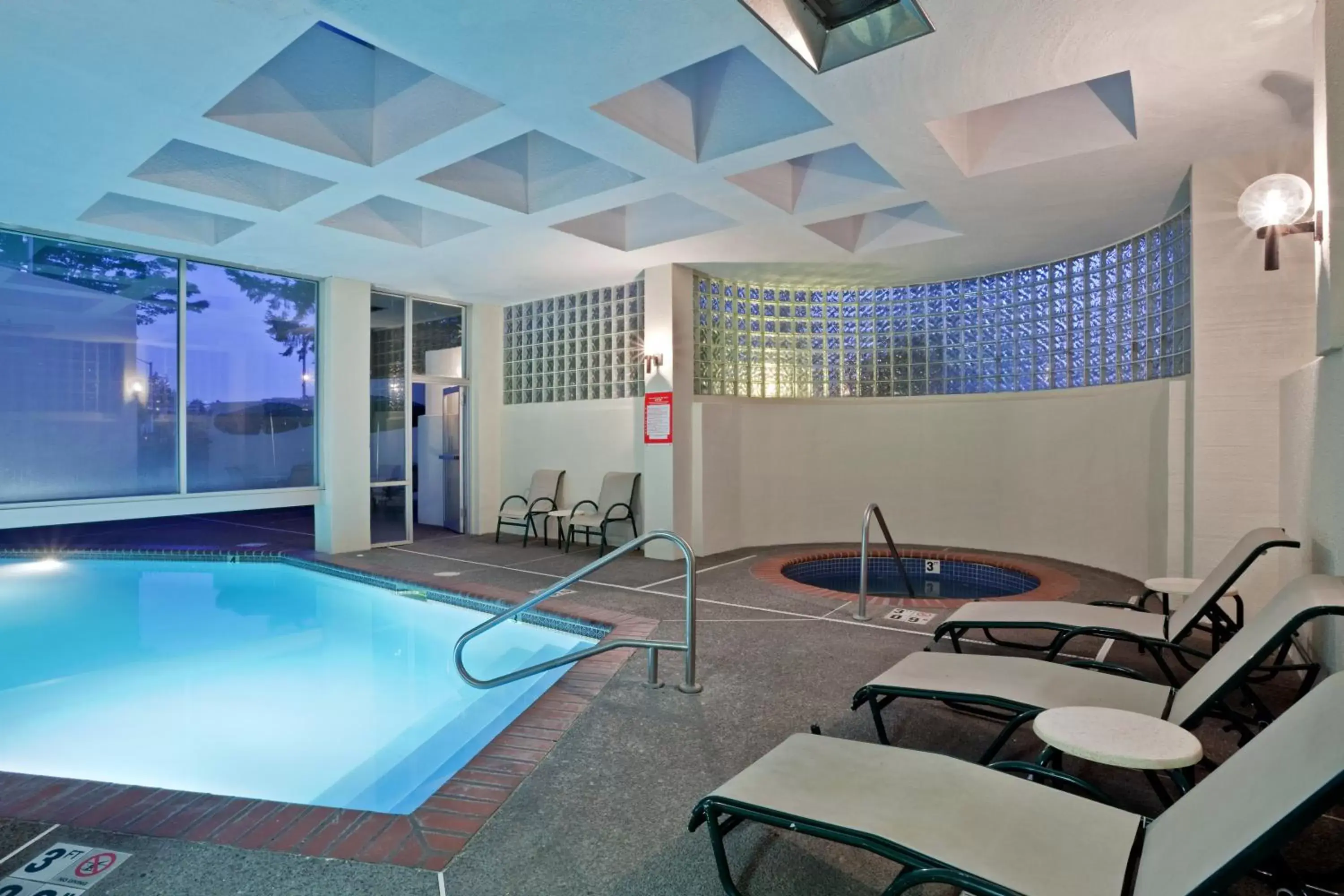 Swimming Pool in Crowne Plaza Portland - Lake Oswego, an IHG Hotel