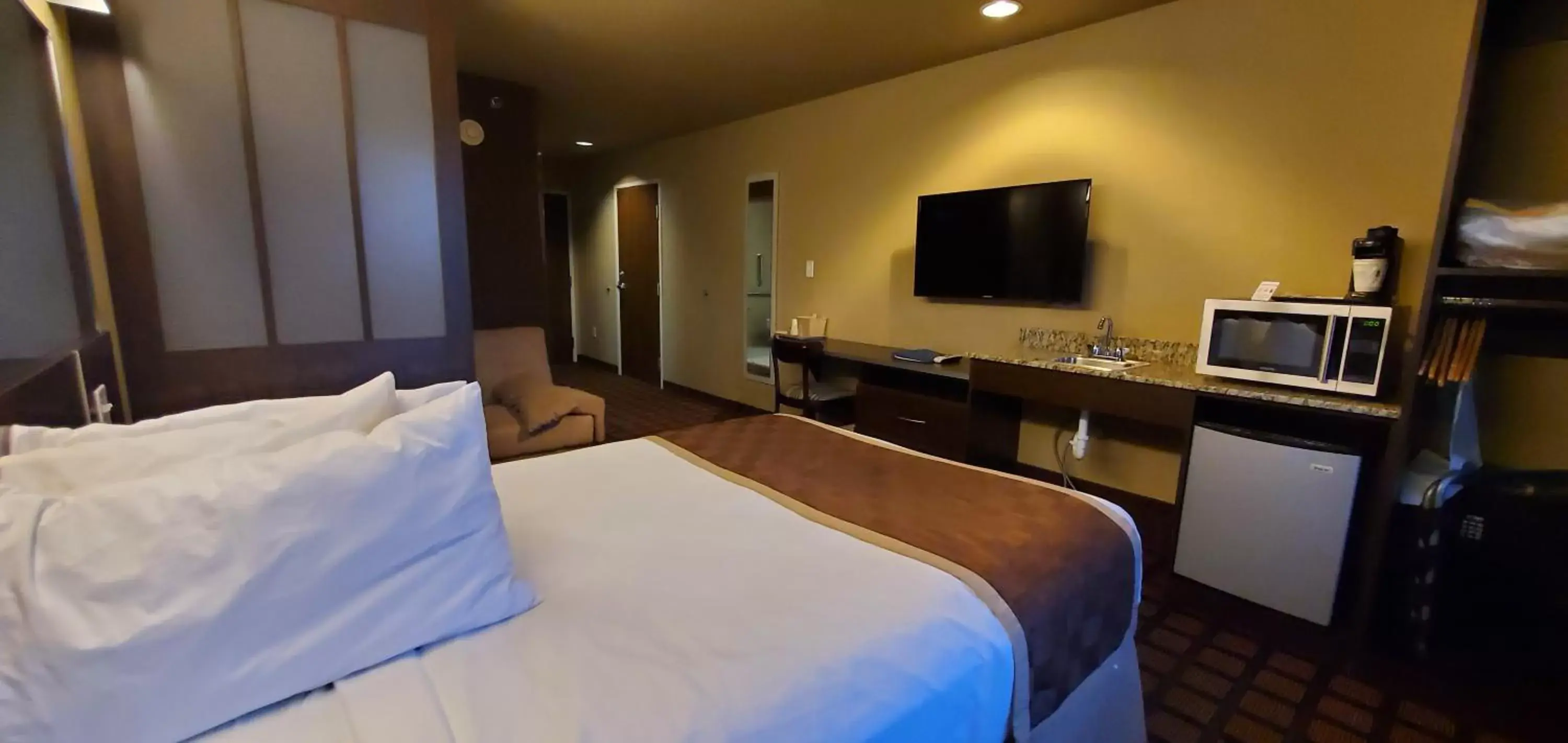 Photo of the whole room, Bed in Microtel Inn & Suites By Wyndham Conway