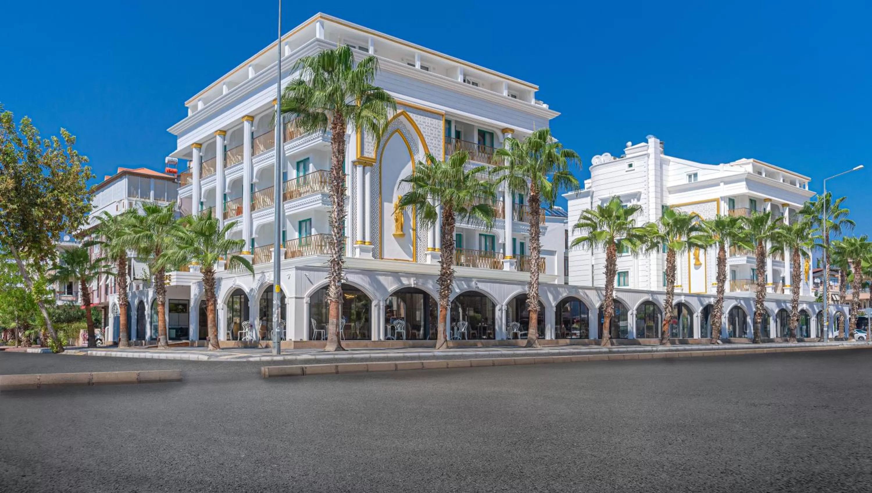 Property building in Sealife Lounge - Adult only