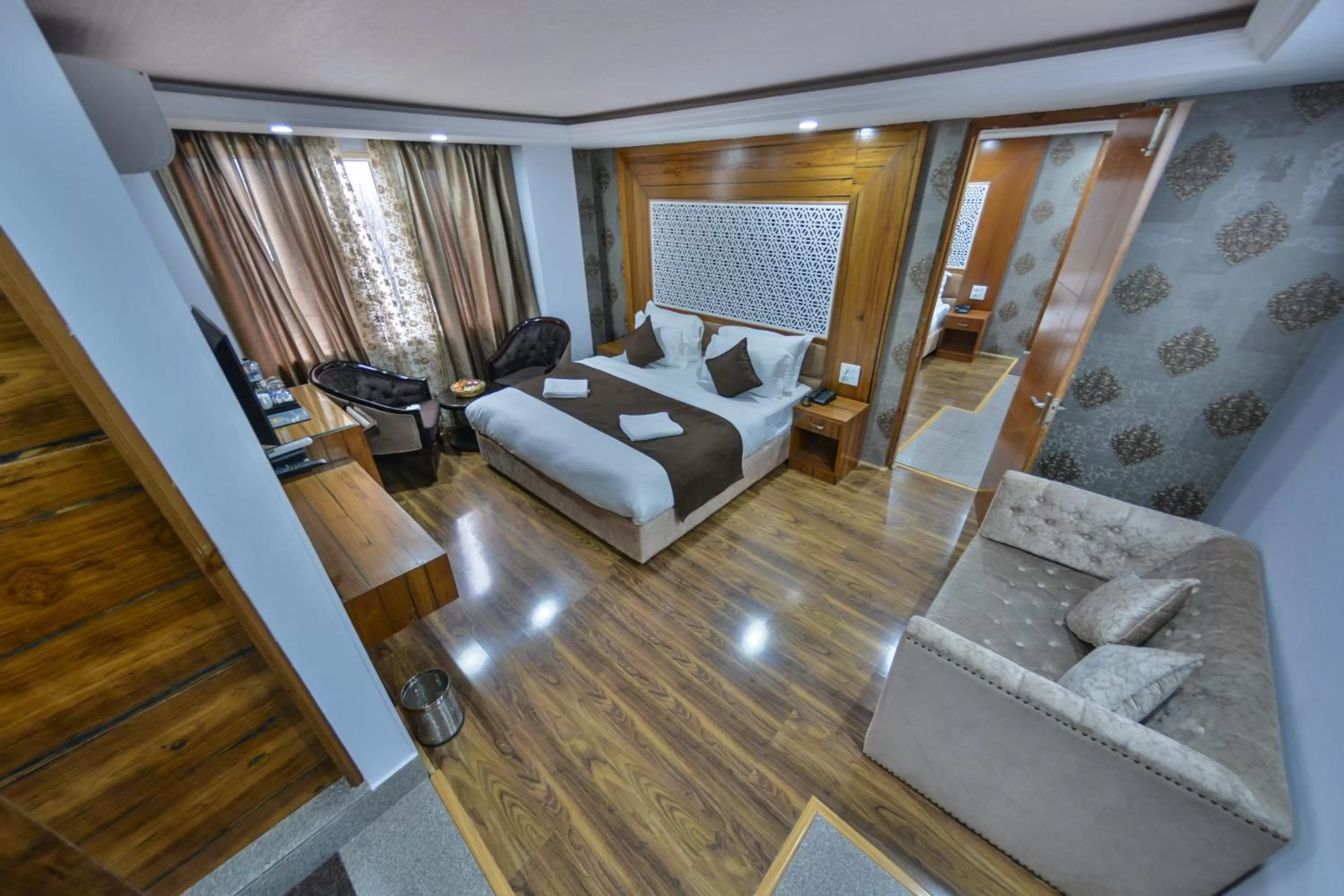 Bed, Seating Area in Hotel The Montreal