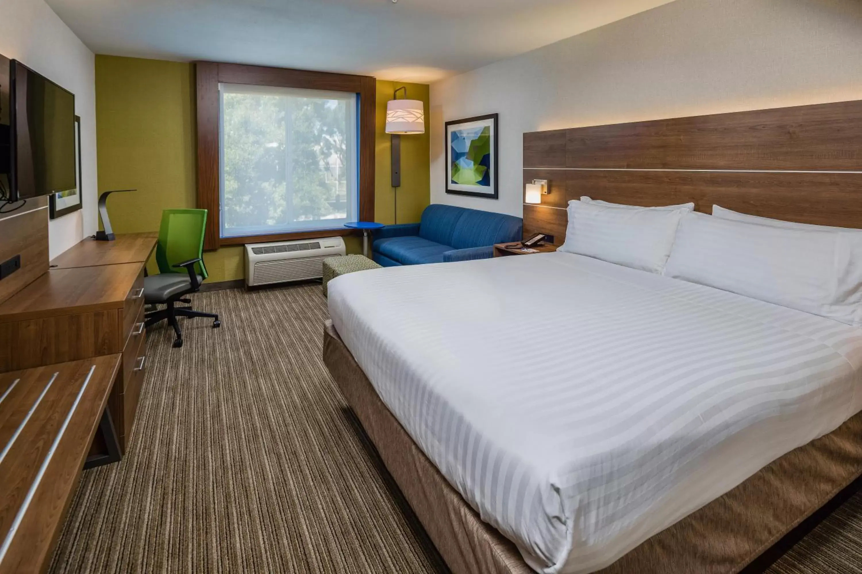 Photo of the whole room, Bed in Holiday Inn Express Hotel & Suites Modesto-Salida, an IHG Hotel