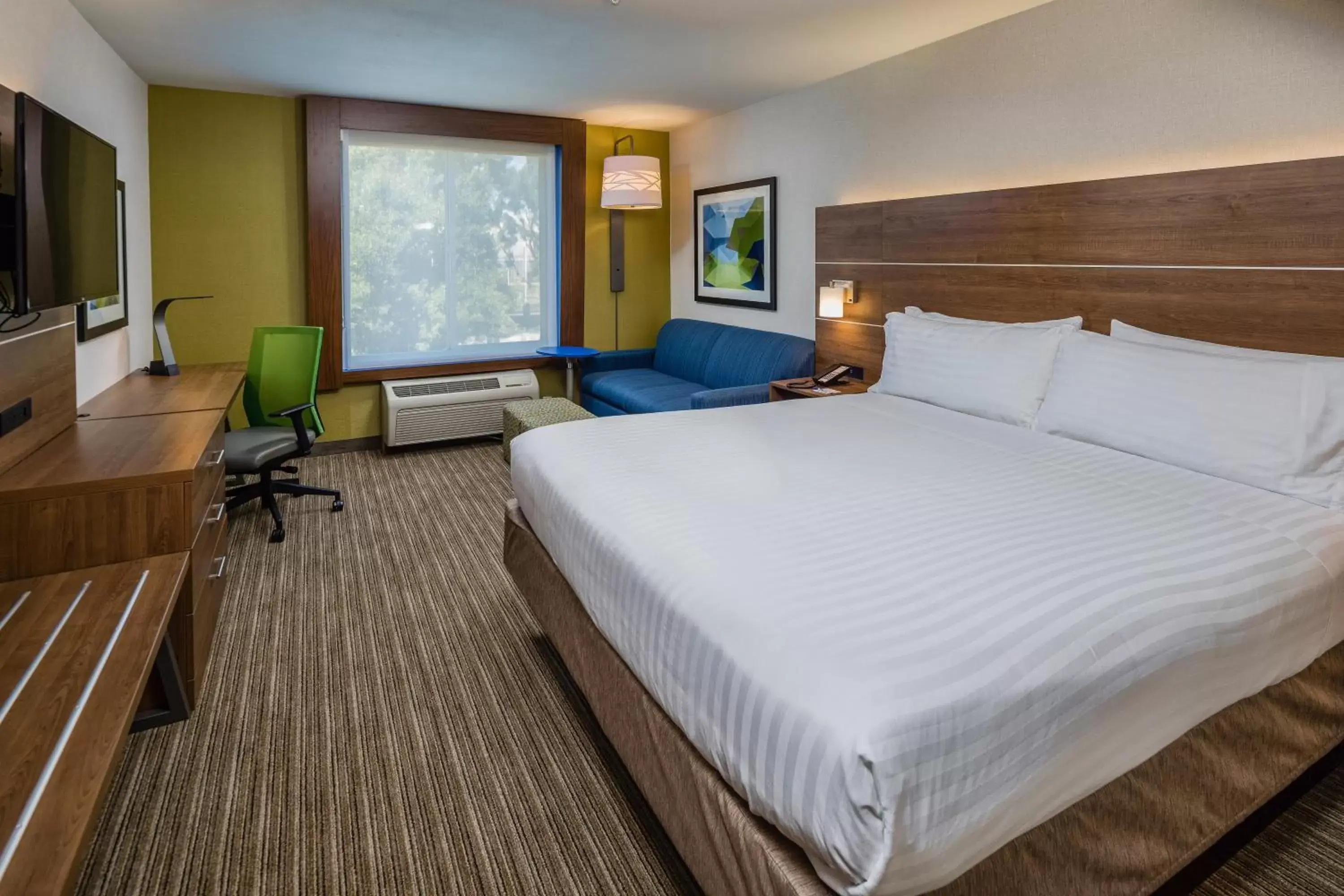 Photo of the whole room, Bed in Holiday Inn Express Hotel & Suites Modesto-Salida by IHG Photo of the whole room, Bed in Holiday Inn Express Hotel & Suites Modesto-Salida by IHG