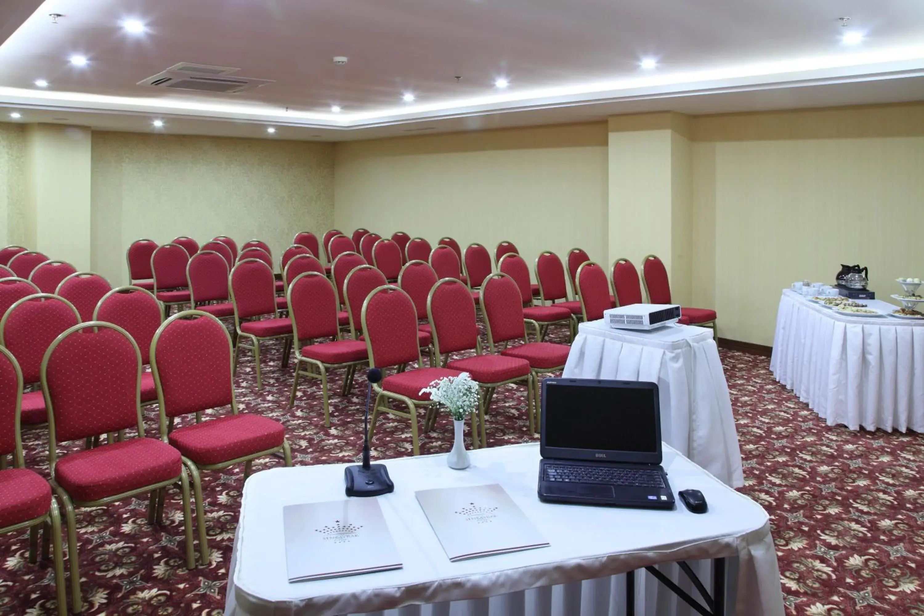 Business facilities, Business Area/Conference Room in Hotel Senbayrak City