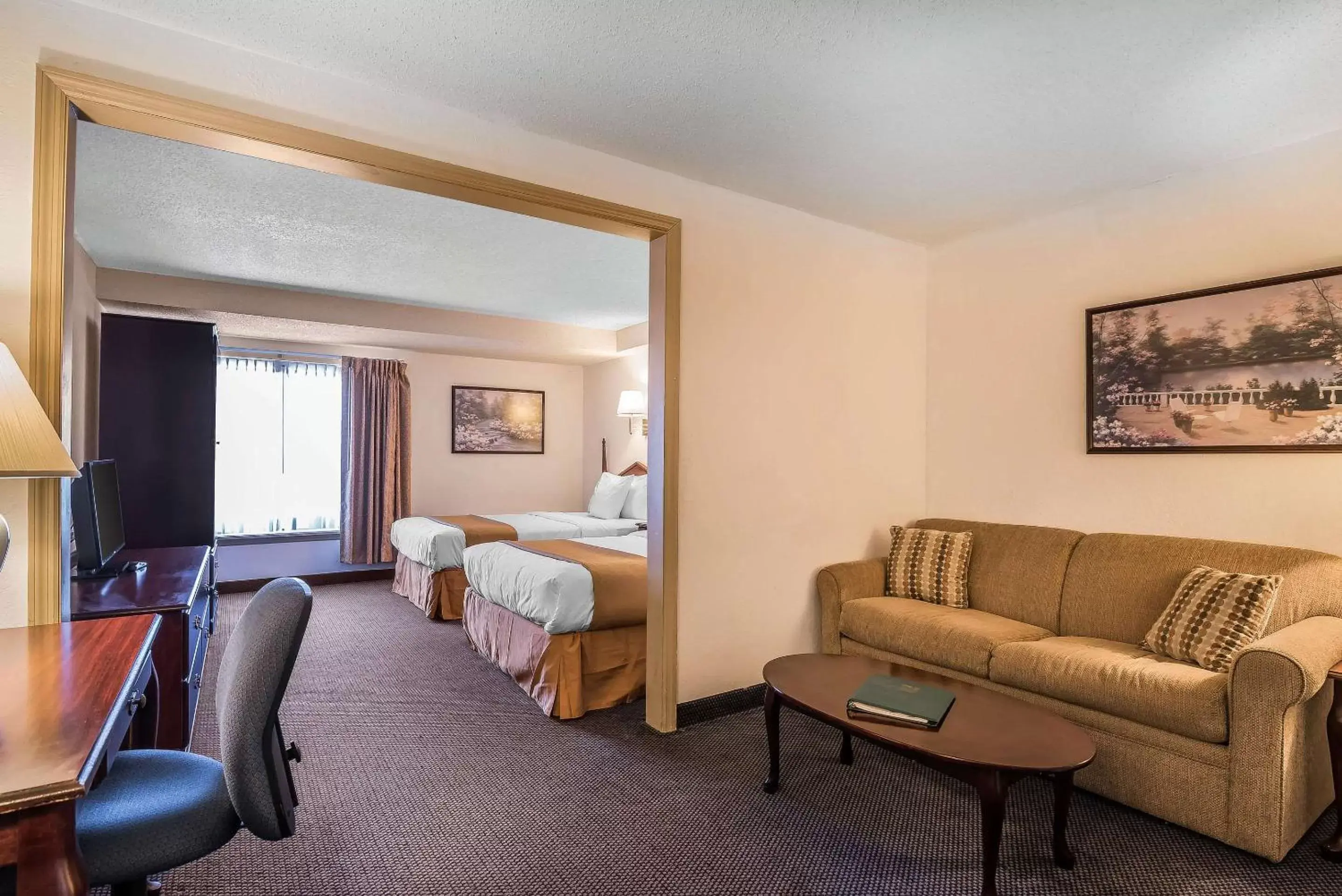 Bedroom, Seating Area in Quality Inn & Suites Albany Airport